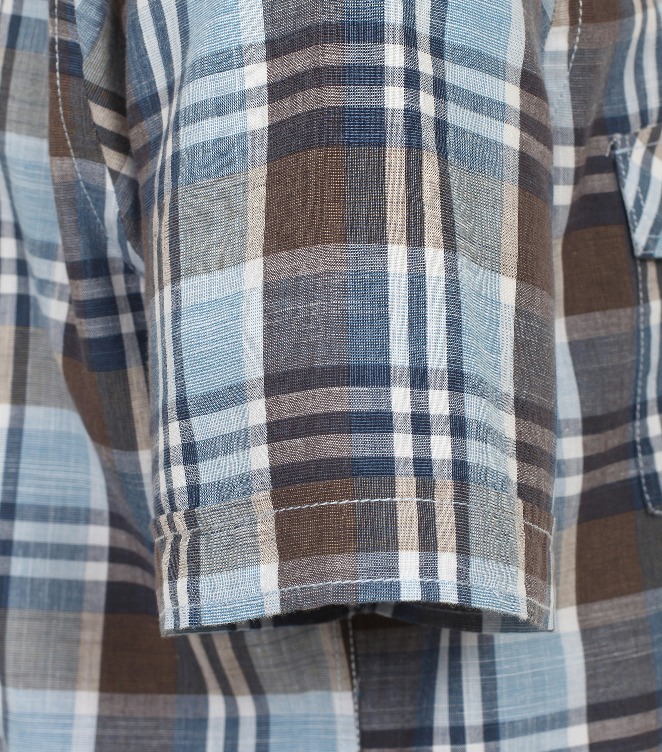 Ein Freizeithemd im kariert Muster in der Farbe Mittelblau