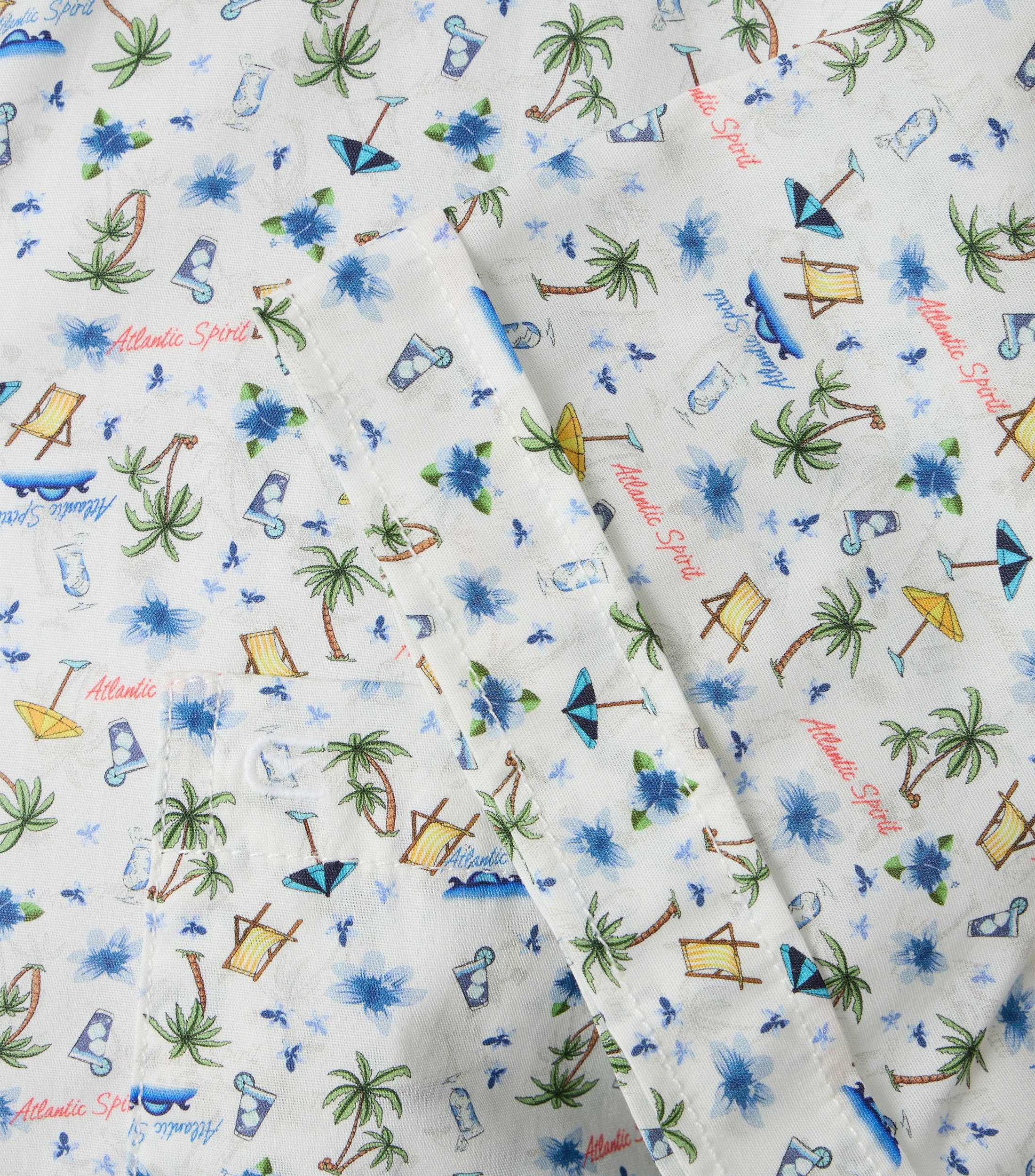 Ein Freizeithemd im Print Muster in der Farbe Mittelblau