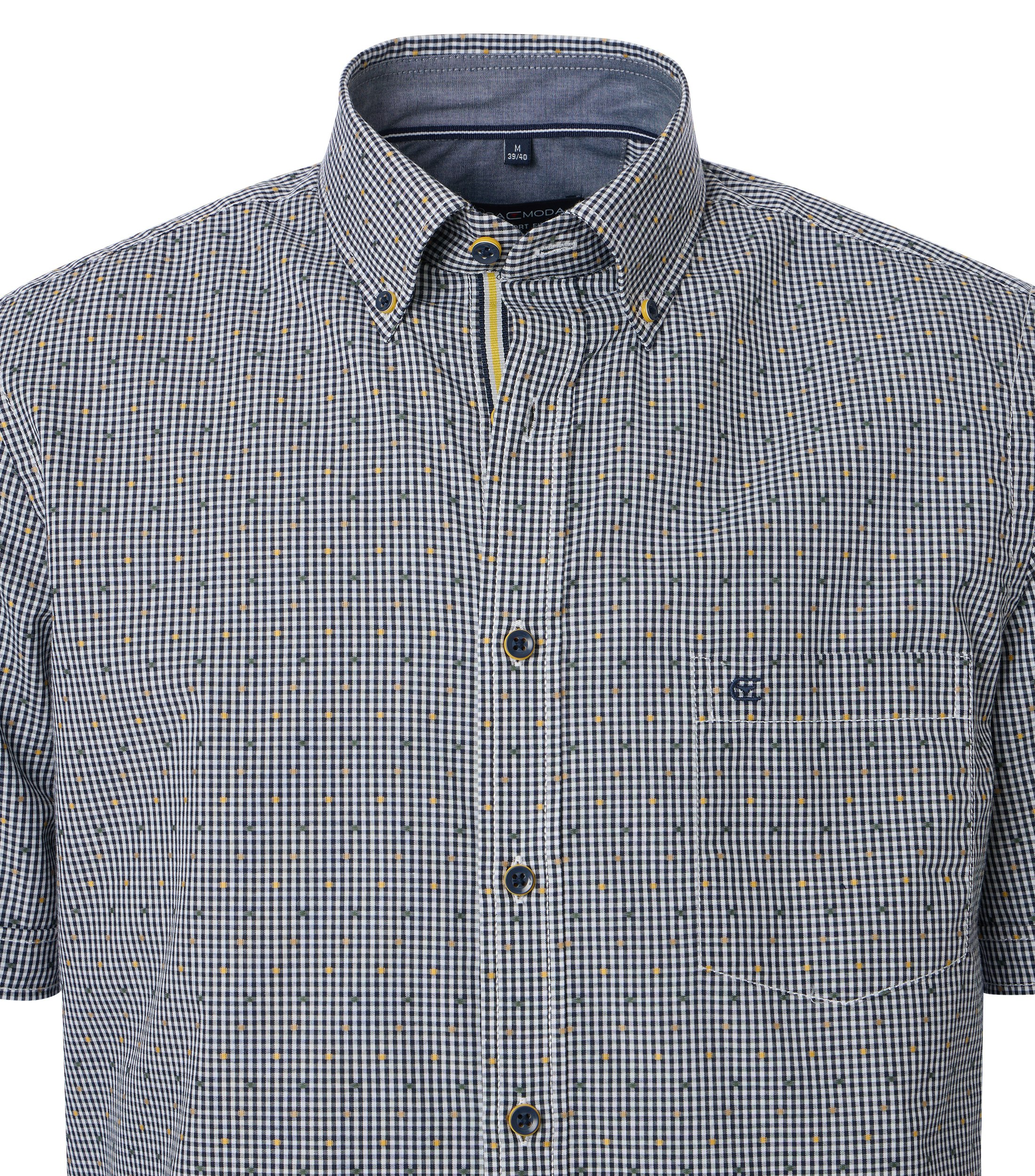 Ein Freizeithemd im kariert Muster in der Farbe Dunkelblau