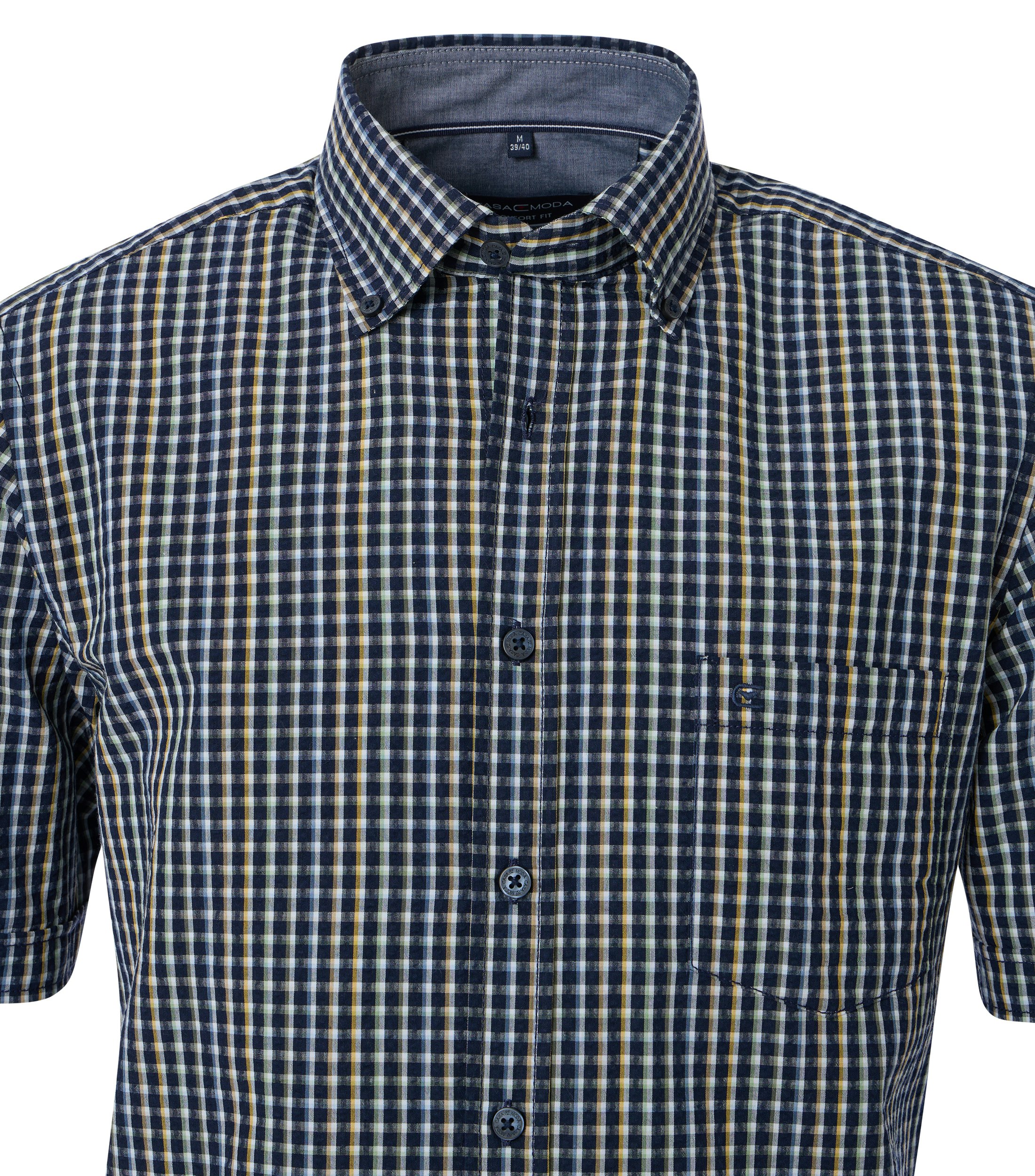 Ein Freizeithemd im kariert Muster in der Farbe Dunkelblau