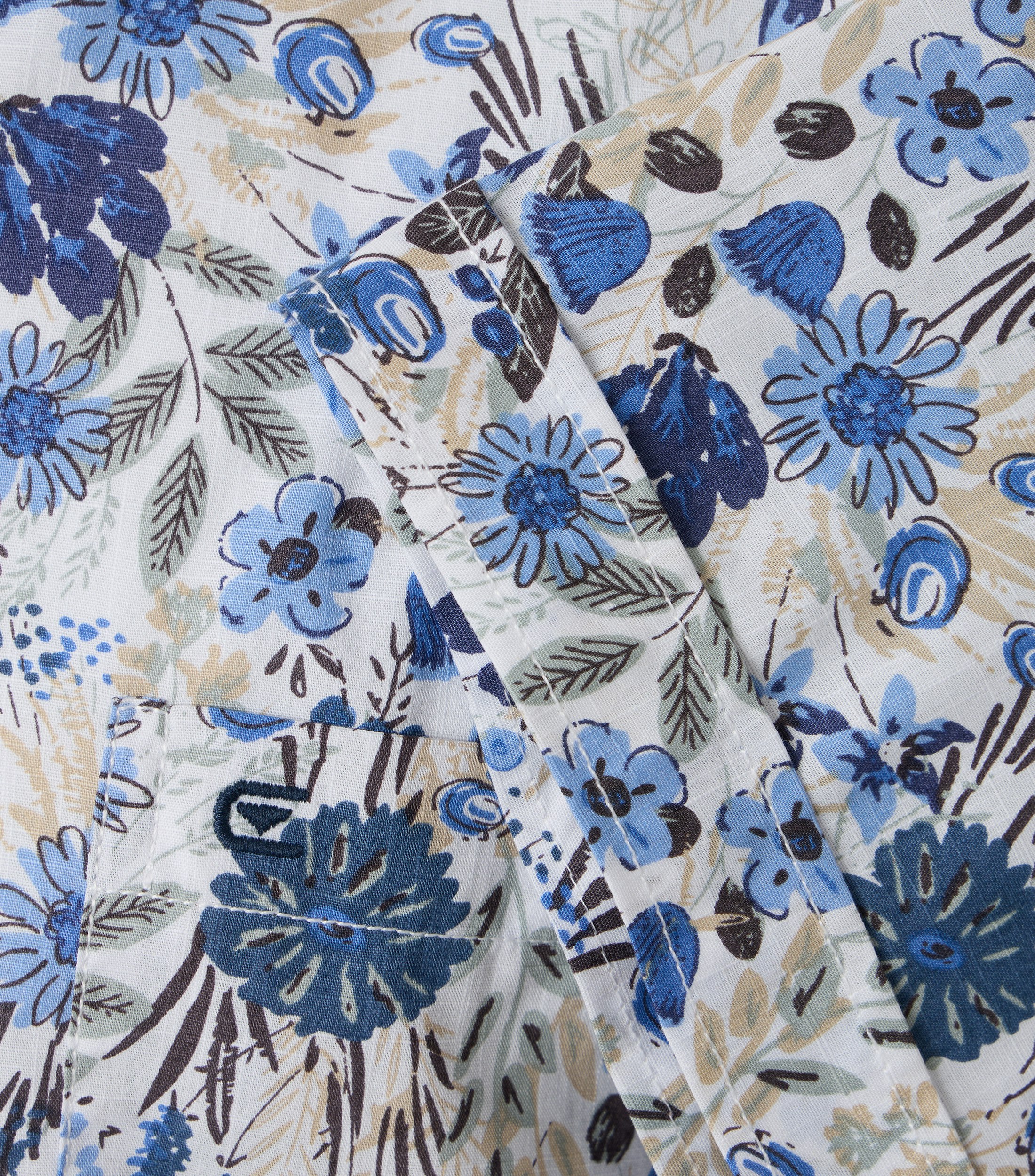 Ein Freizeithemd im Print Muster in der Farbe Mittelblau