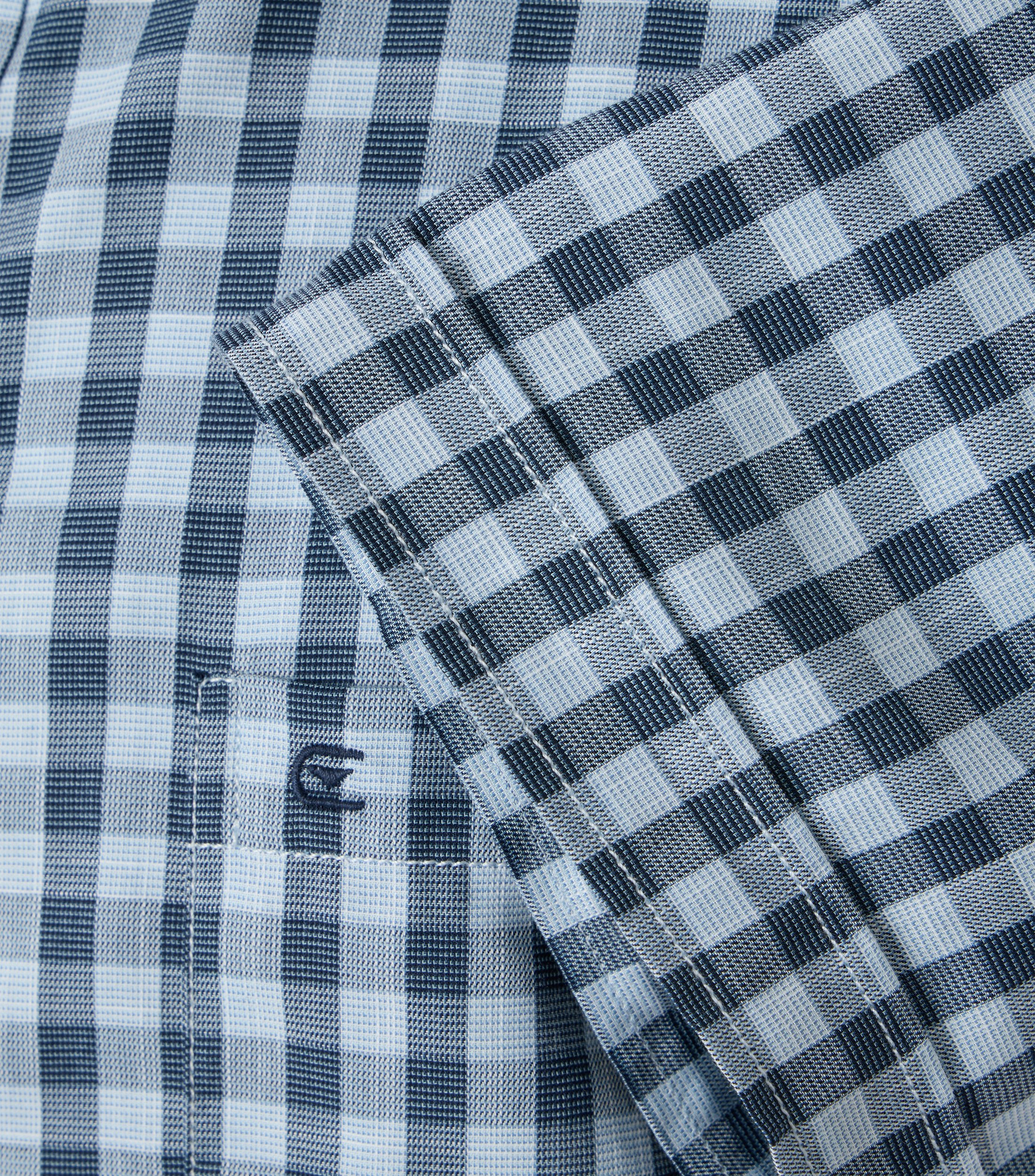Ein Freizeithemd im kariert Muster in der Farbe Mittelblau