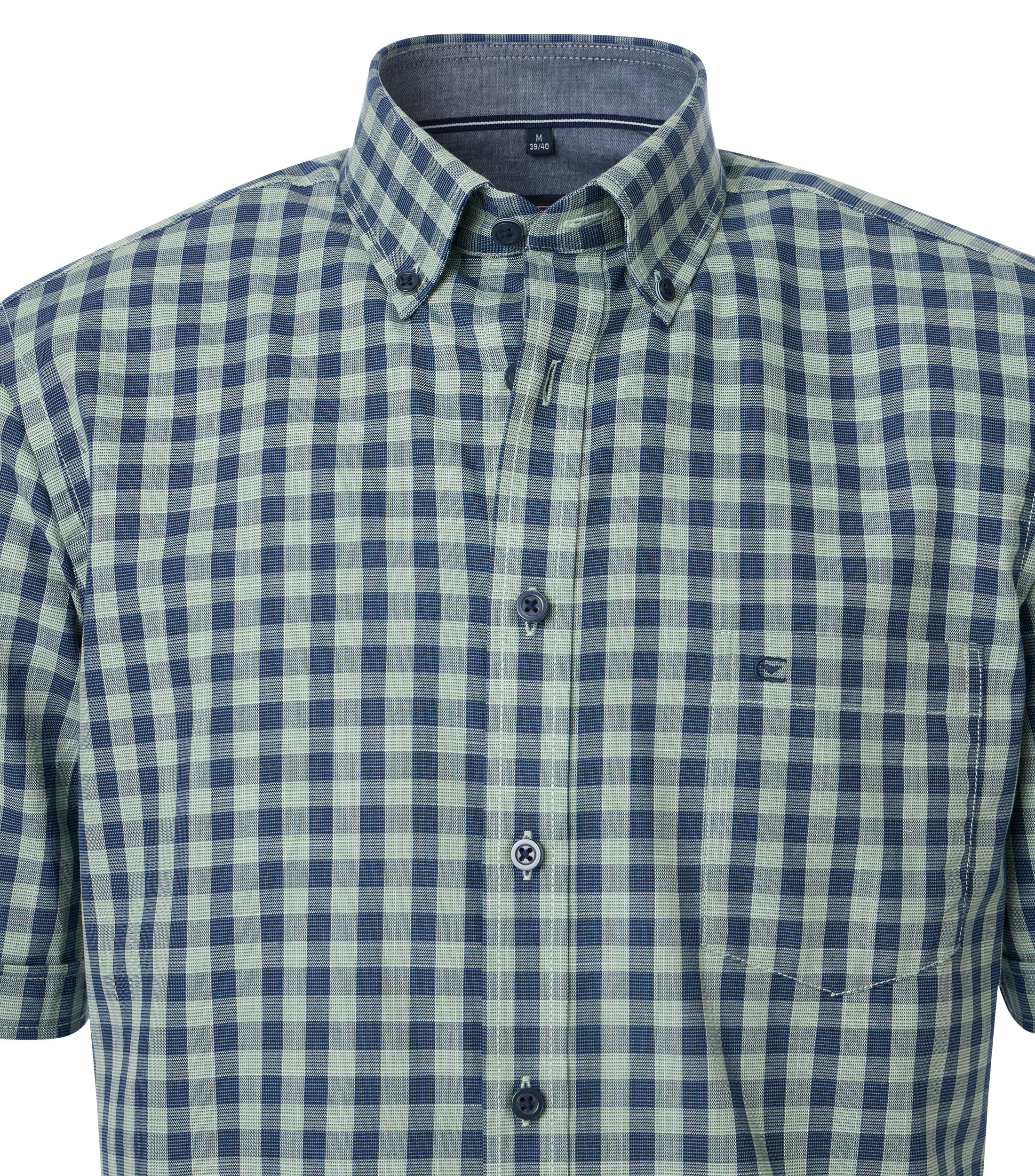 Ein Freizeithemd im kariert Muster in der Farbe Hellgrün