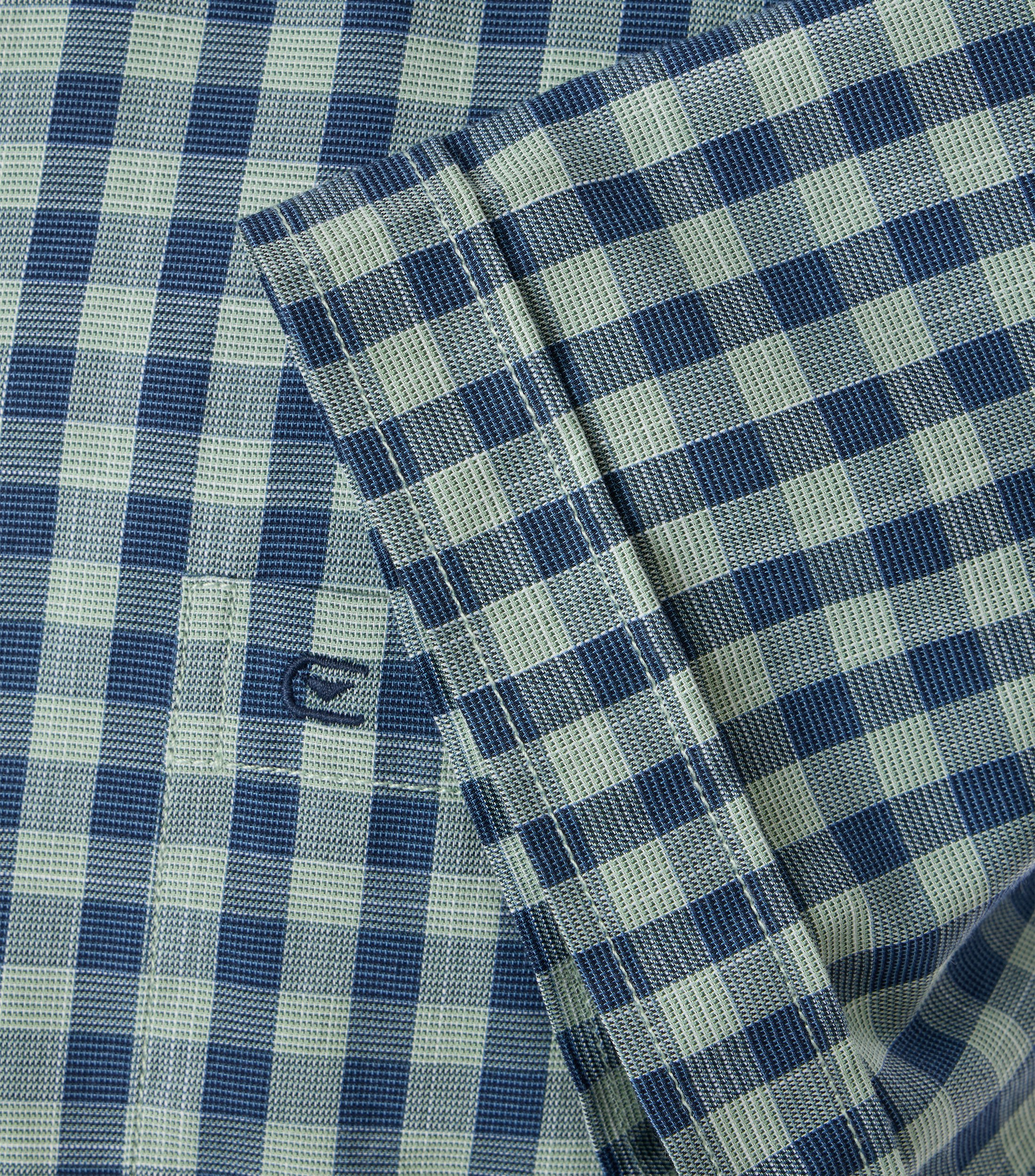 Ein Freizeithemd im kariert Muster in der Farbe Hellgrün