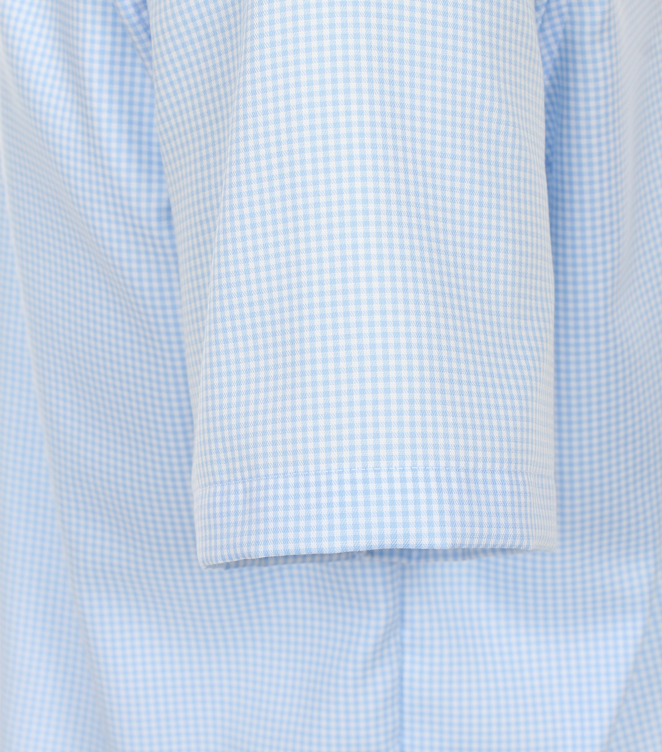 Ein Businesshemd im kariert Muster in der Farbe Hellblau