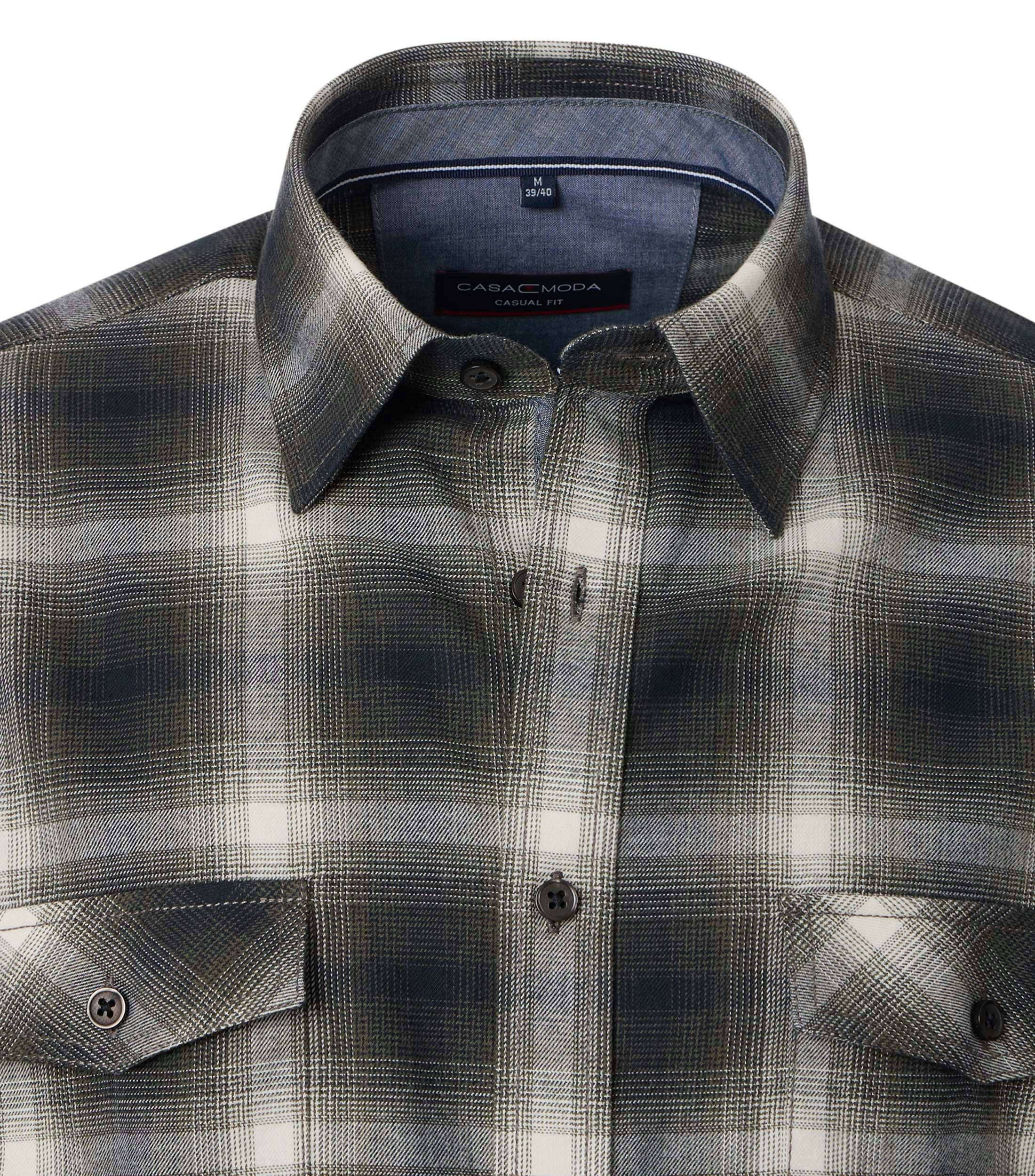 Ein Freizeithemd im kariert Muster in der Farbe Beige