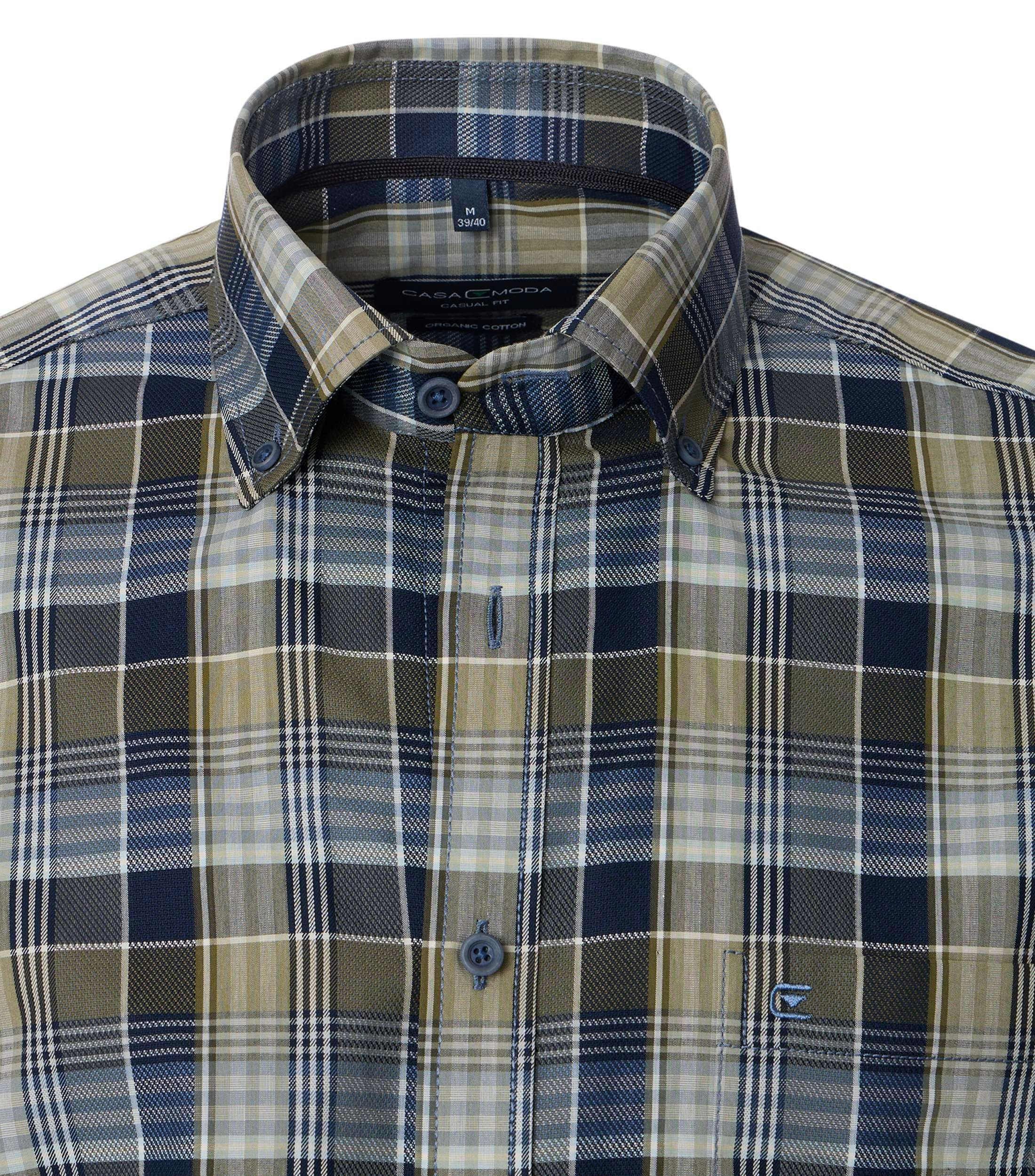 Ein Freizeithemd im kariert Muster in der Farbe Olive