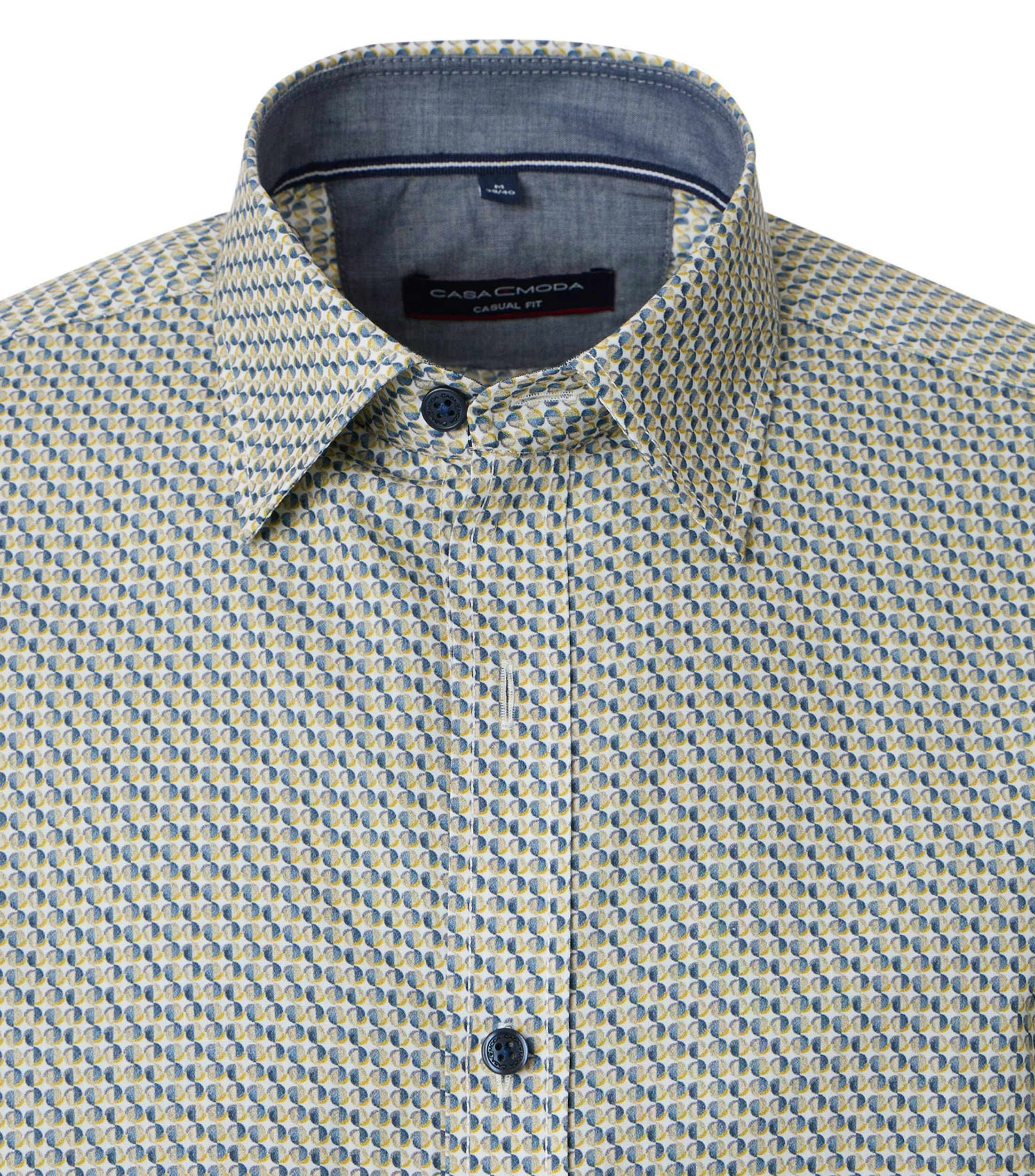 Ein Freizeithemd im Print Muster in der Farbe Hellorange