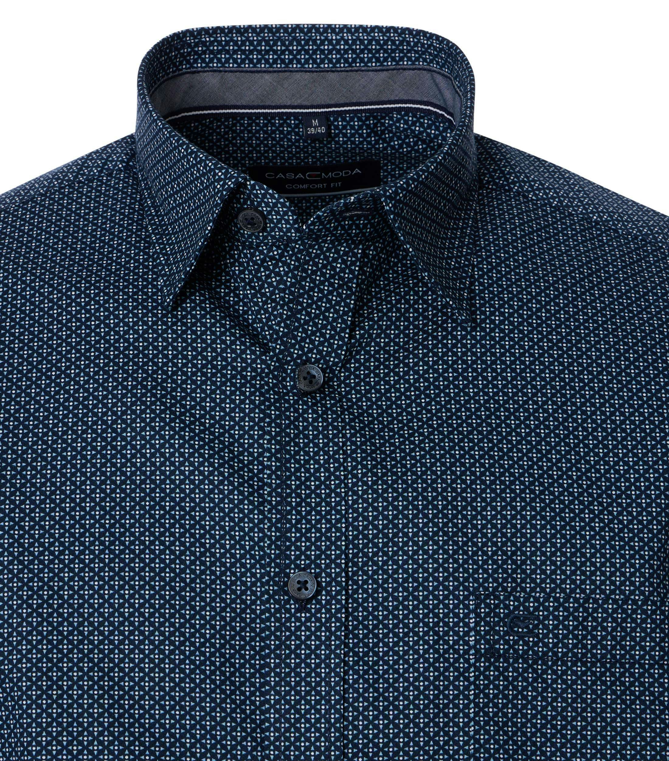 Ein Freizeithemd im Print Muster in der Farbe Dunkelblau