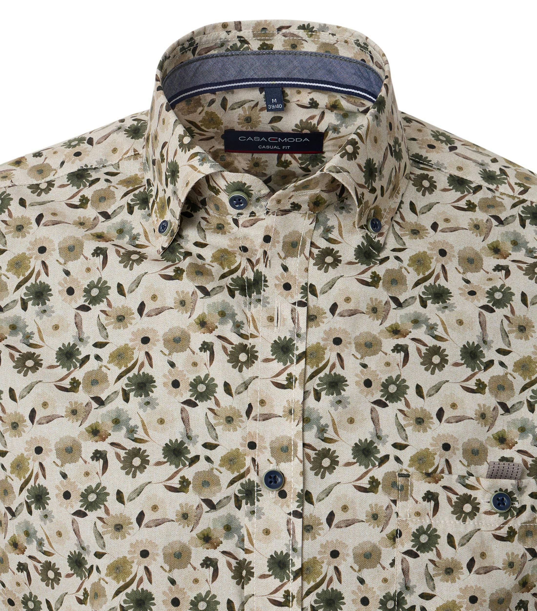 Ein Freizeithemd im Print Muster in der Farbe Beige