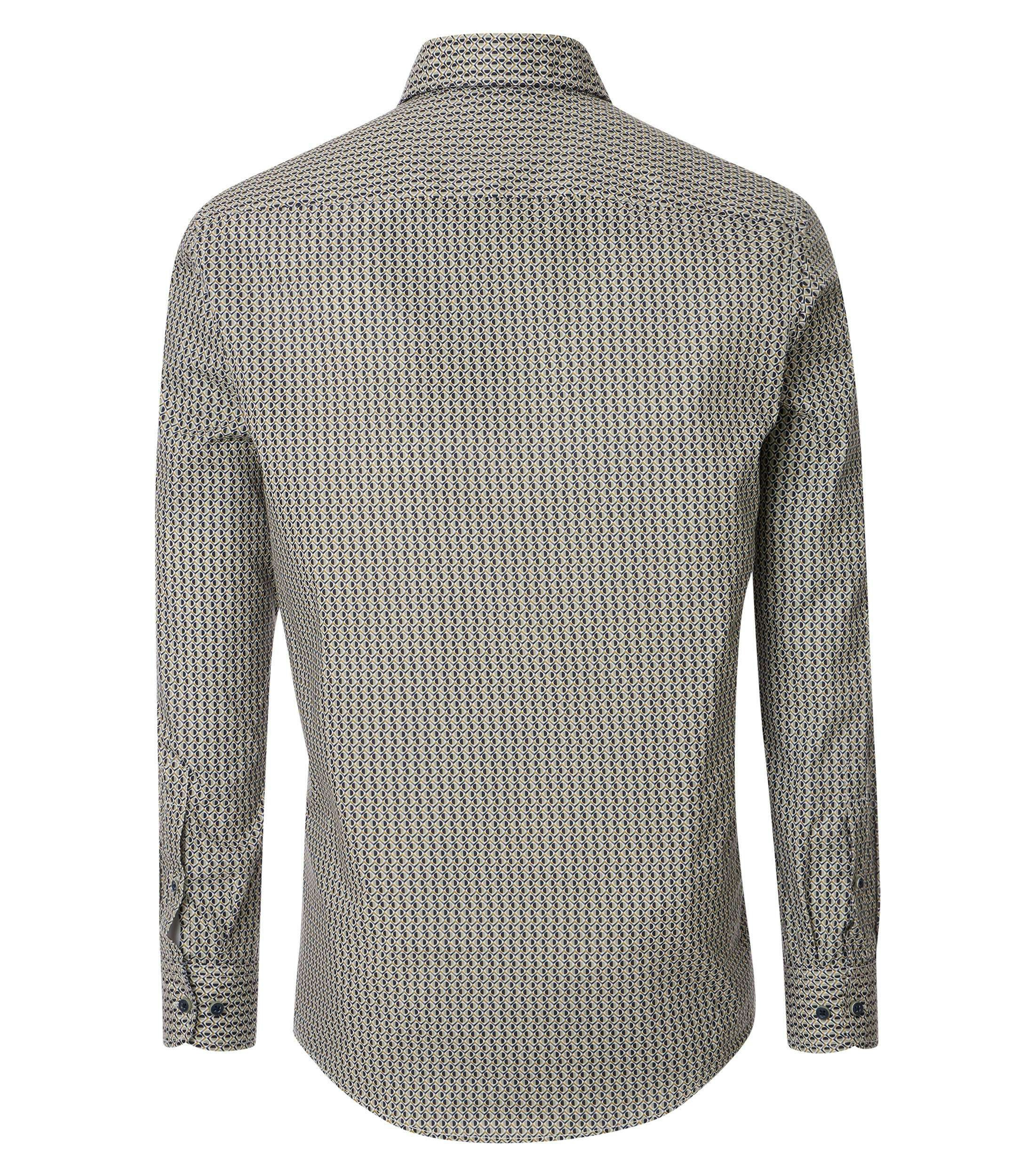 Ein Freizeithemd im Print Muster in der Farbe Grün
