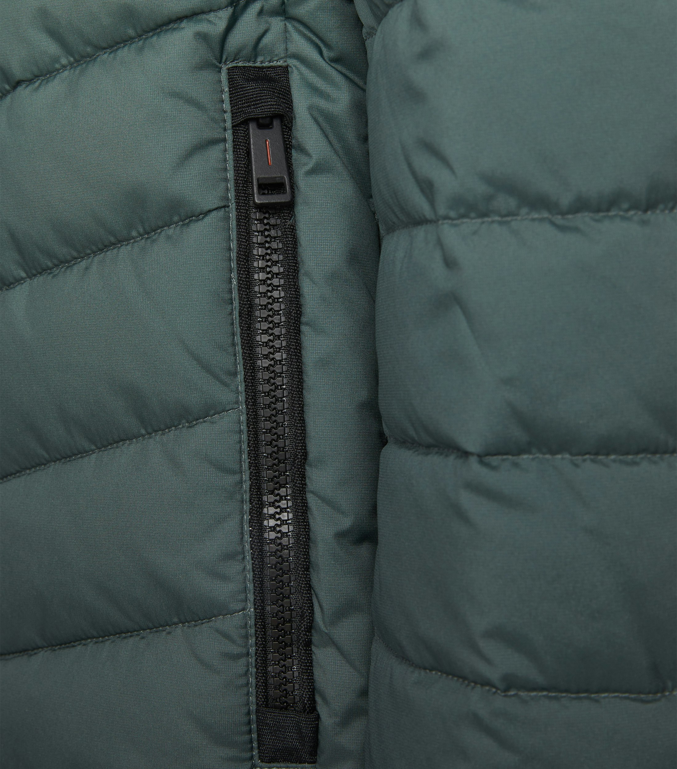 Ein Jacke im uni Muster in der Farbe Türkisblau