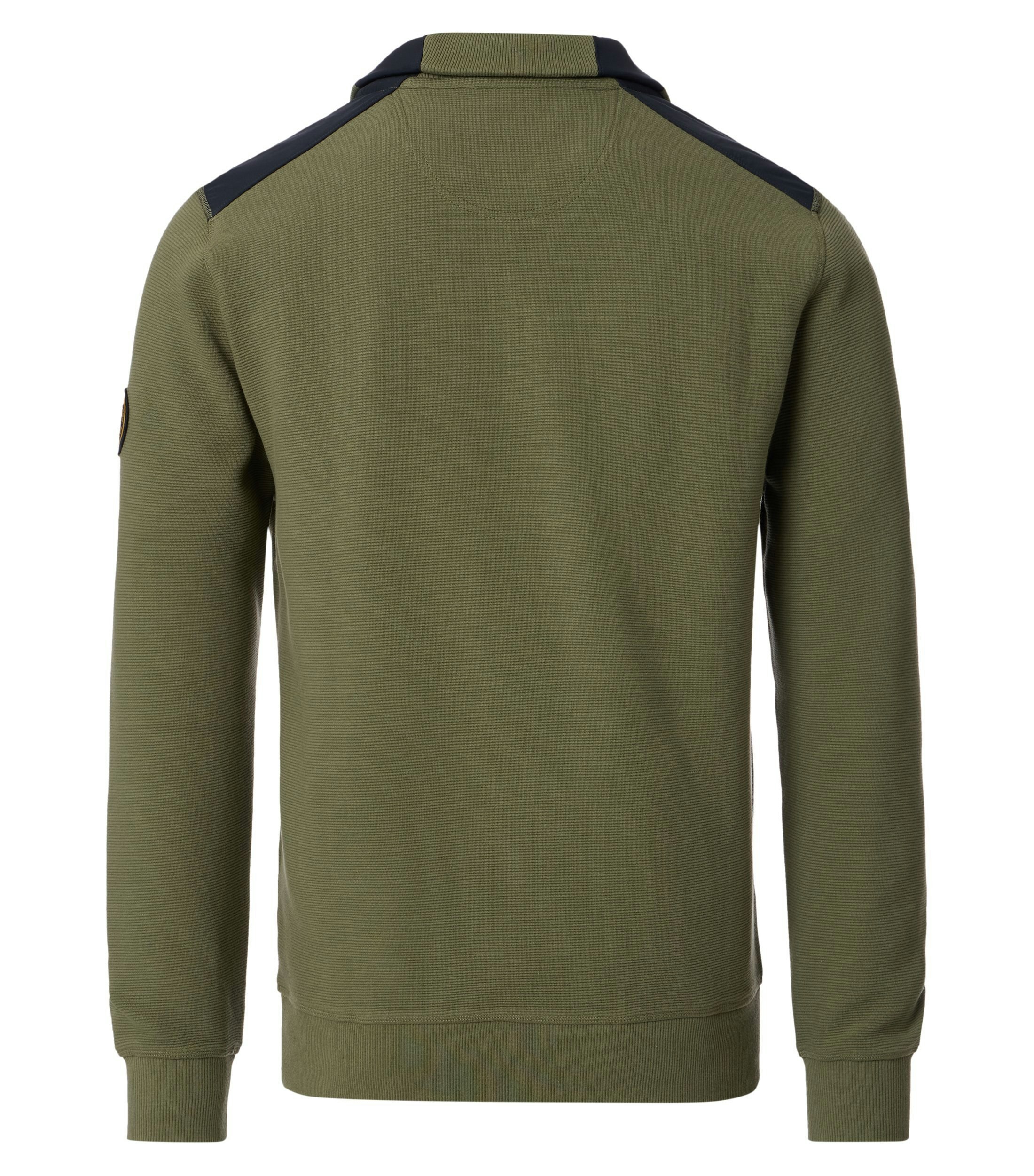 Das Model trägt ein Sweatshirt im uni Muster in der Farbe Olive