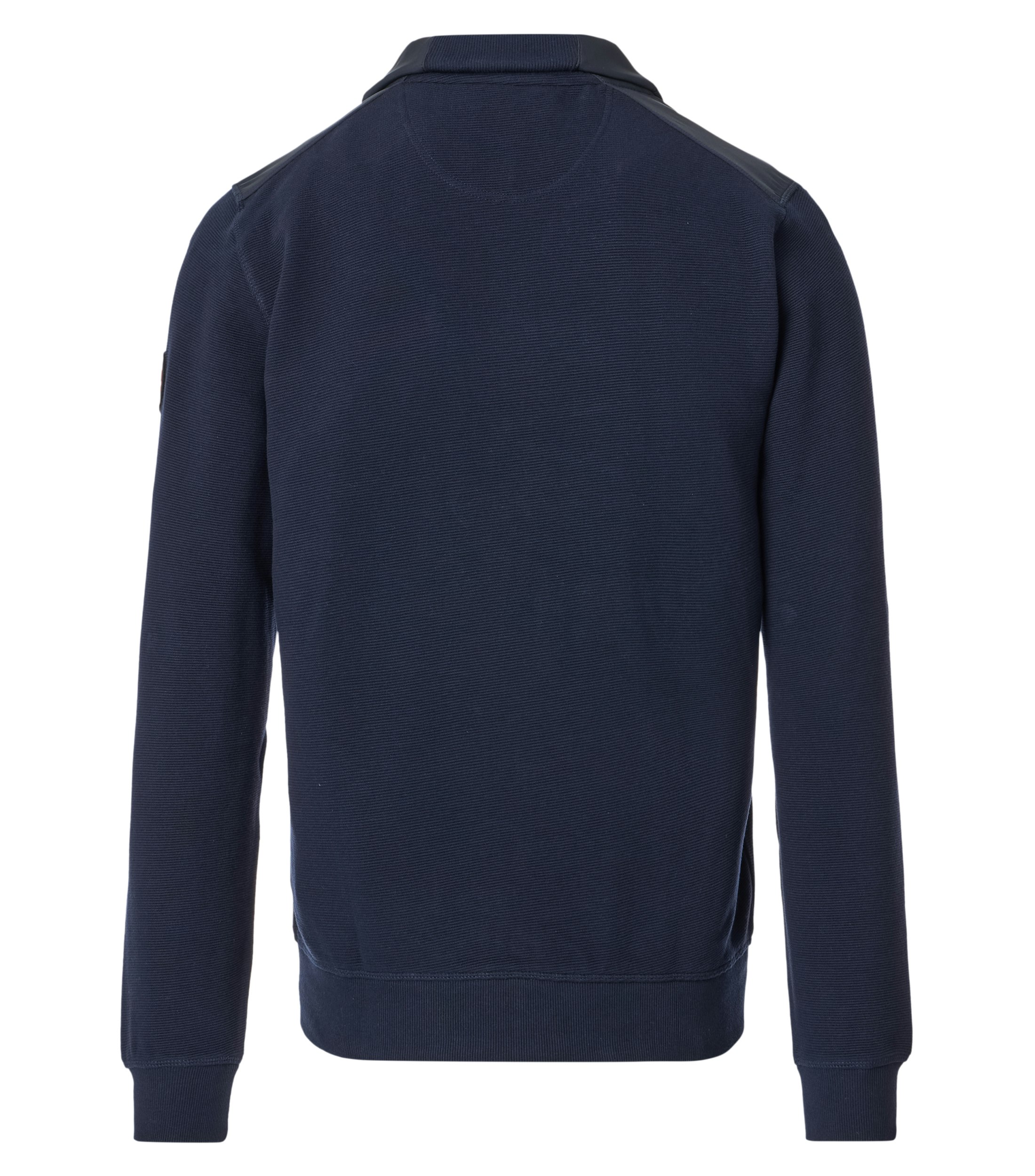 Das Model trägt eine Sweatjacke im uni Muster in der Farbe Blau