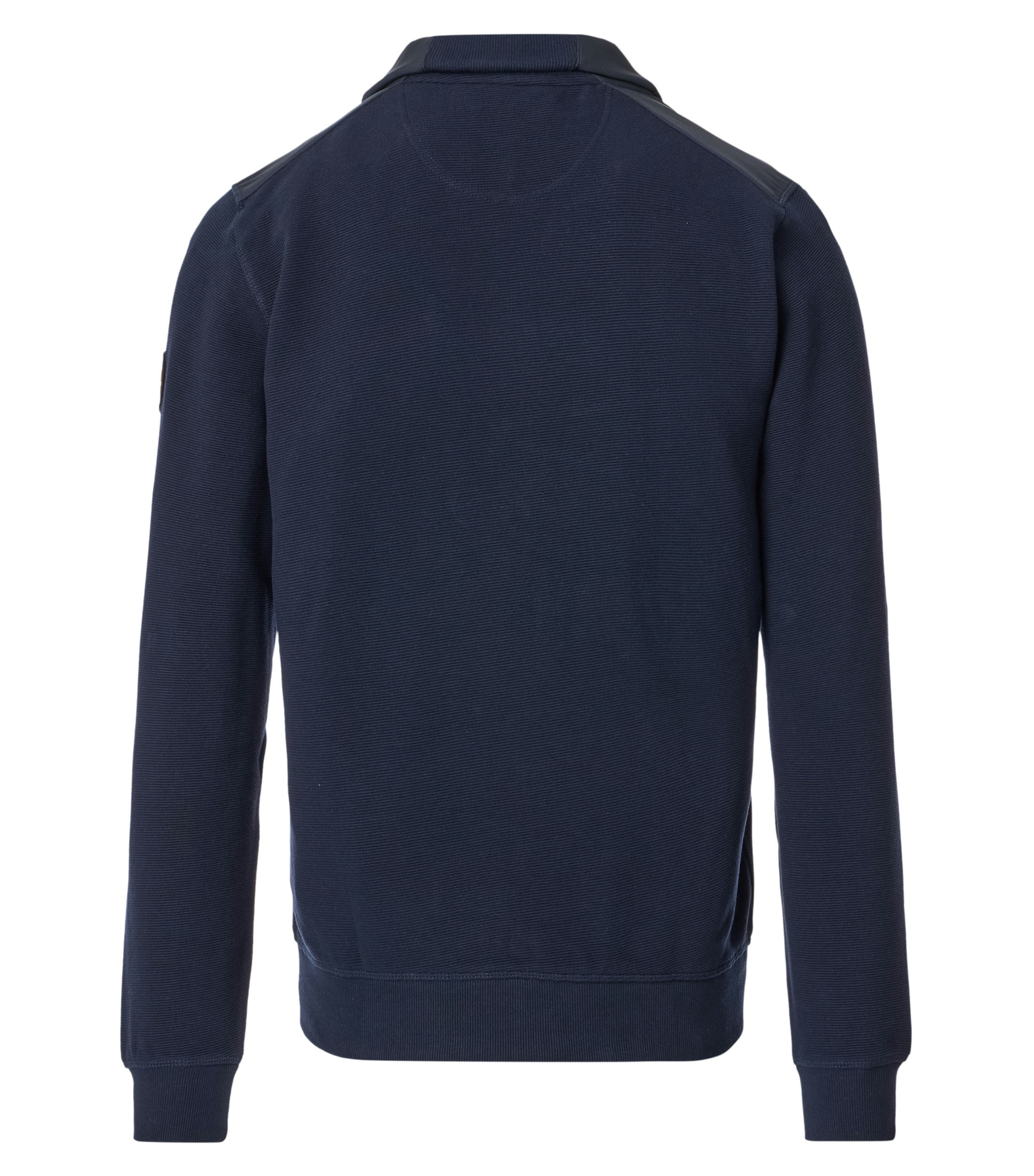 Das Model trägt eine Sweatjacke im uni Muster in der Farbe Blau