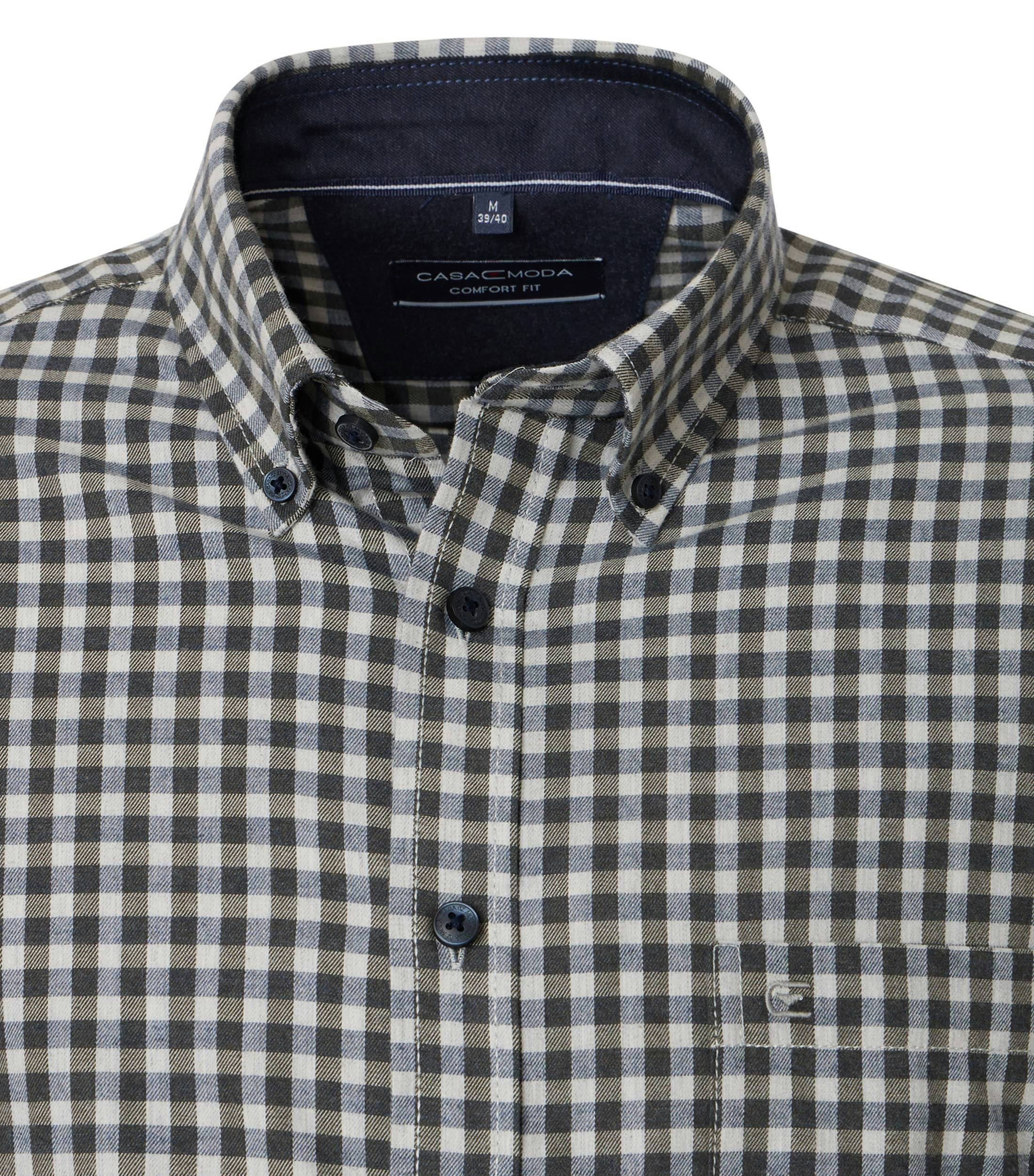 Ein Freizeithemd im kariert Muster in der Farbe Grün