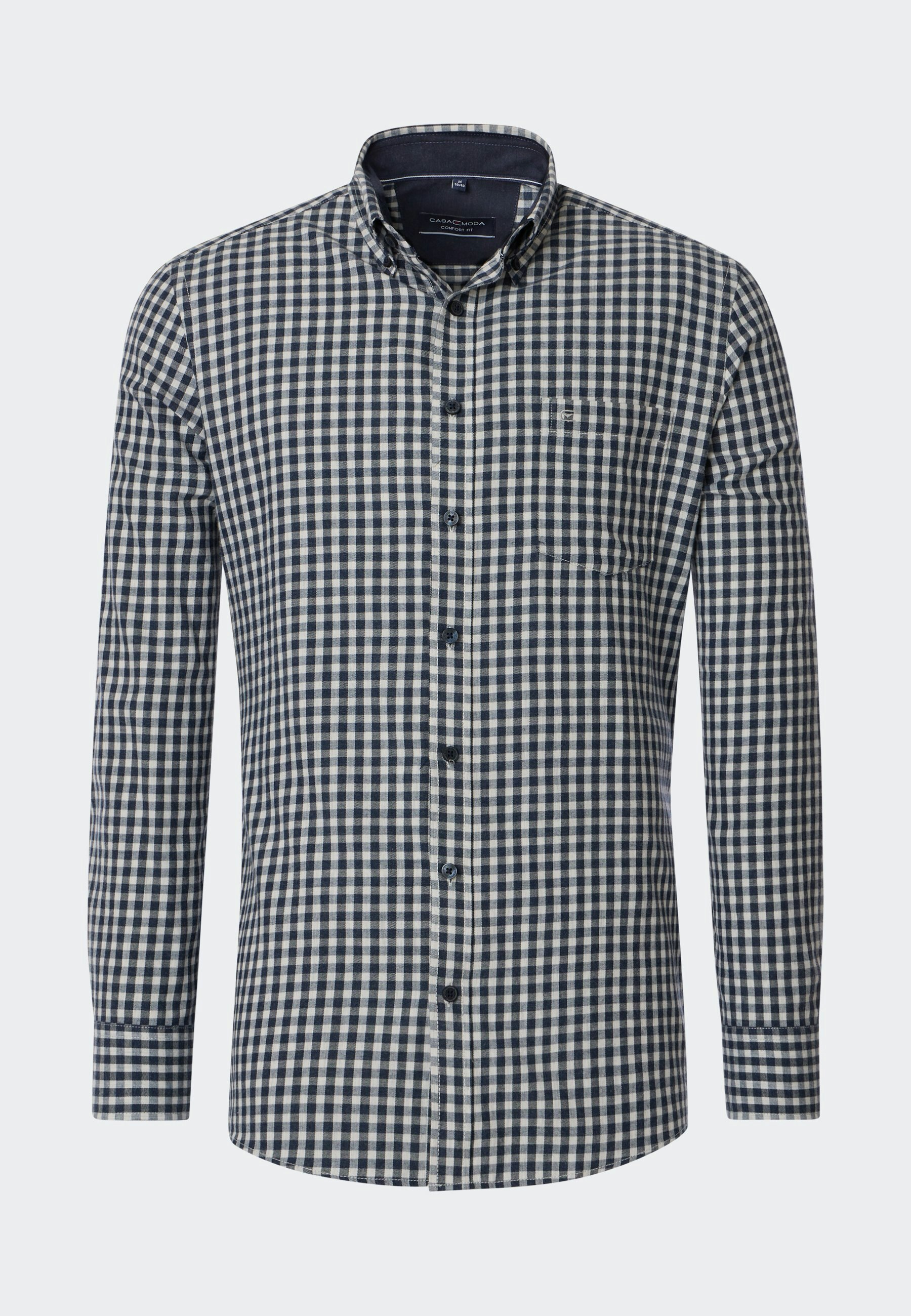 Ein Freizeithemd im kariert Muster in der Farbe Blau