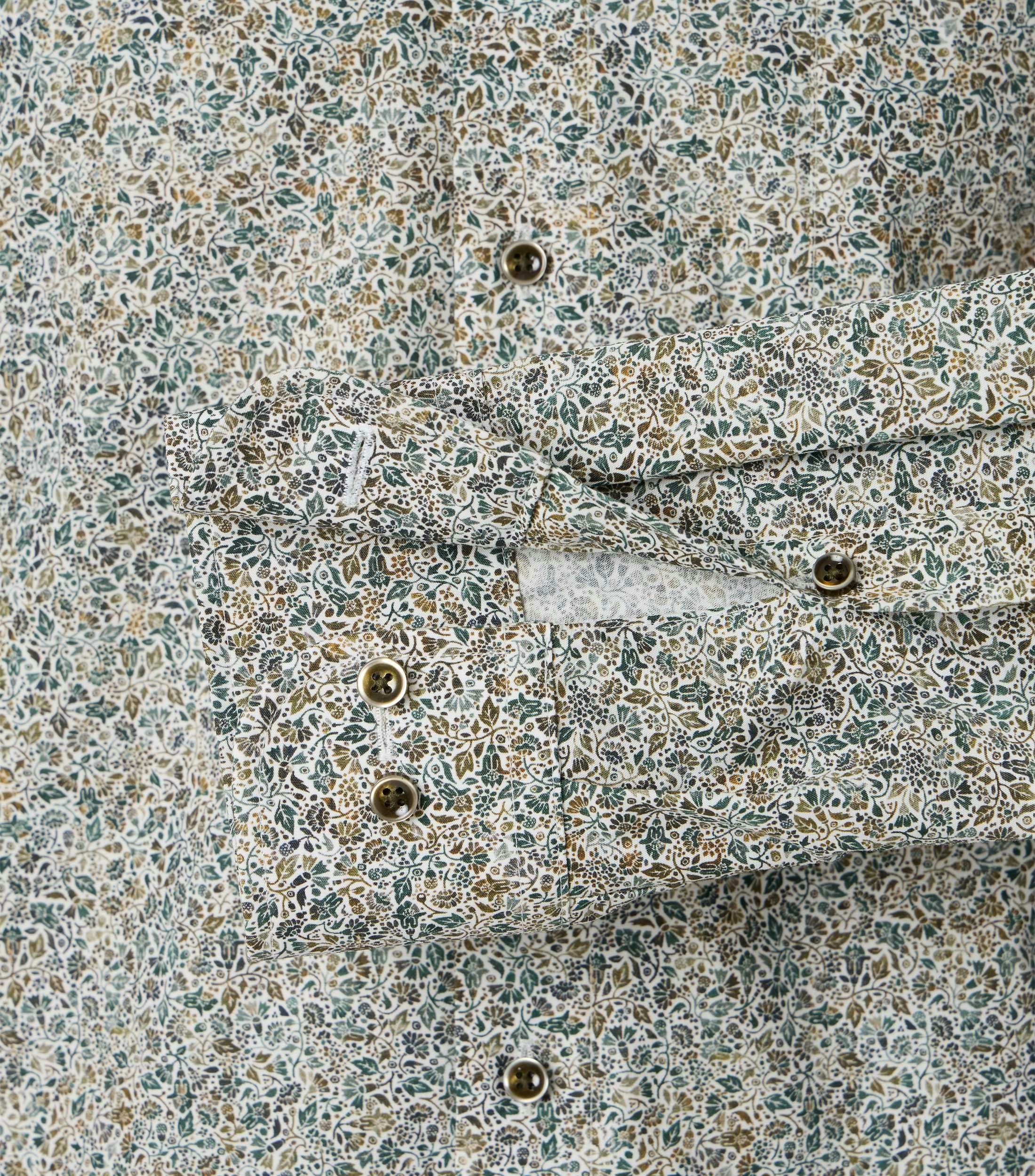 Ein Businesshemd im Print Muster in der Farbe Grün