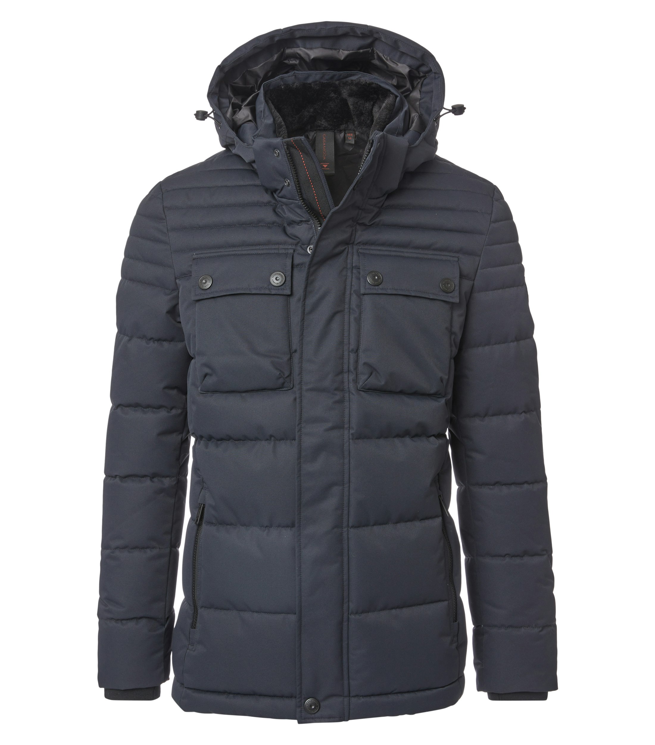 Das Model trägt eine Jacke im uni Muster in der Farbe Blau