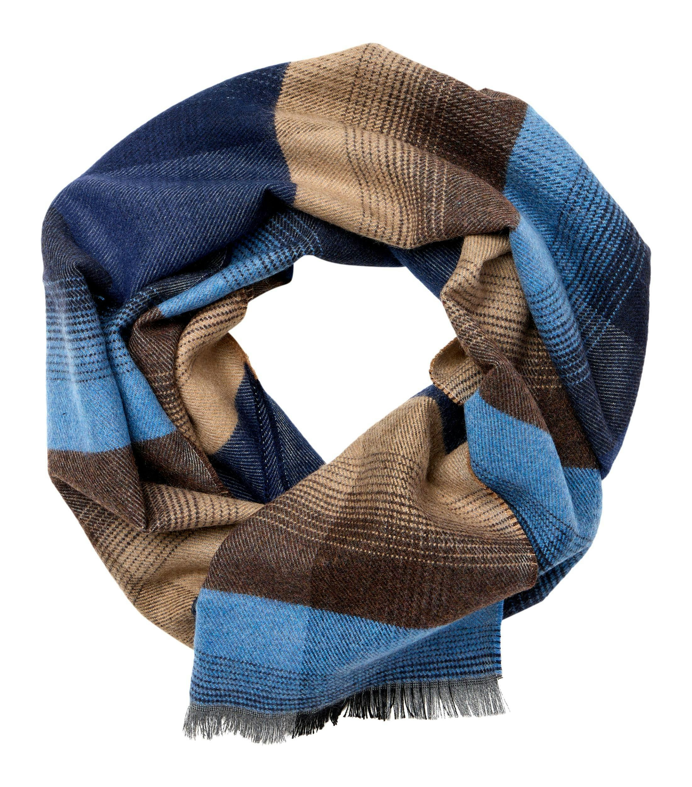 Ein Schal im uni Muster in der Farbe Beige