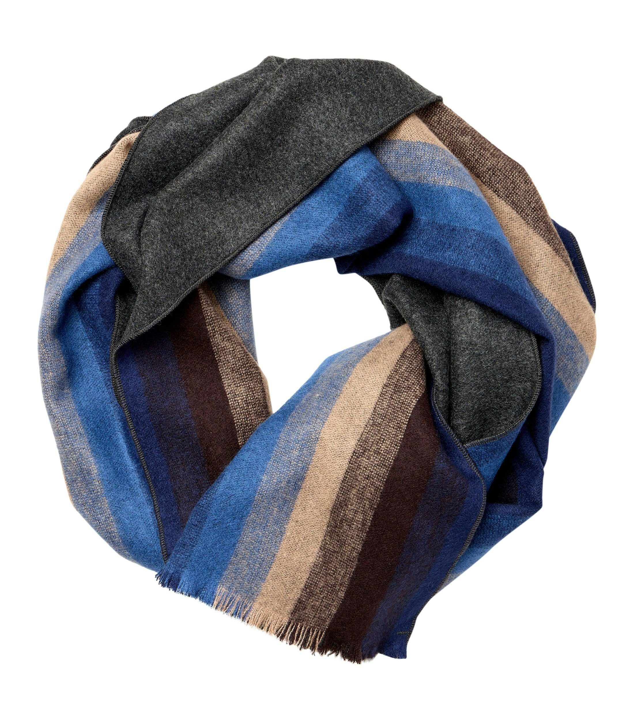 Ein Schal im uni Muster in der Farbe Beige