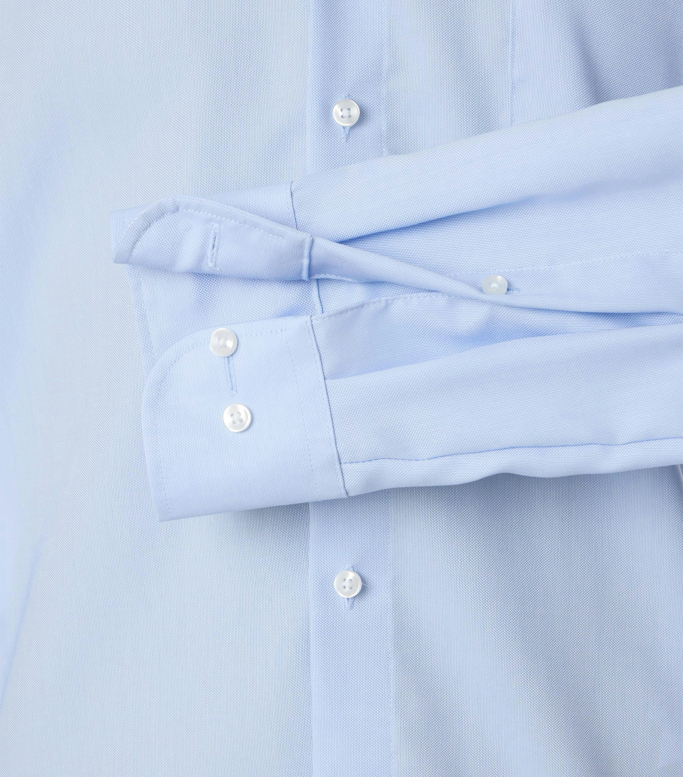 Ein Businesshemd im uni Muster in der Farbe Hellblau