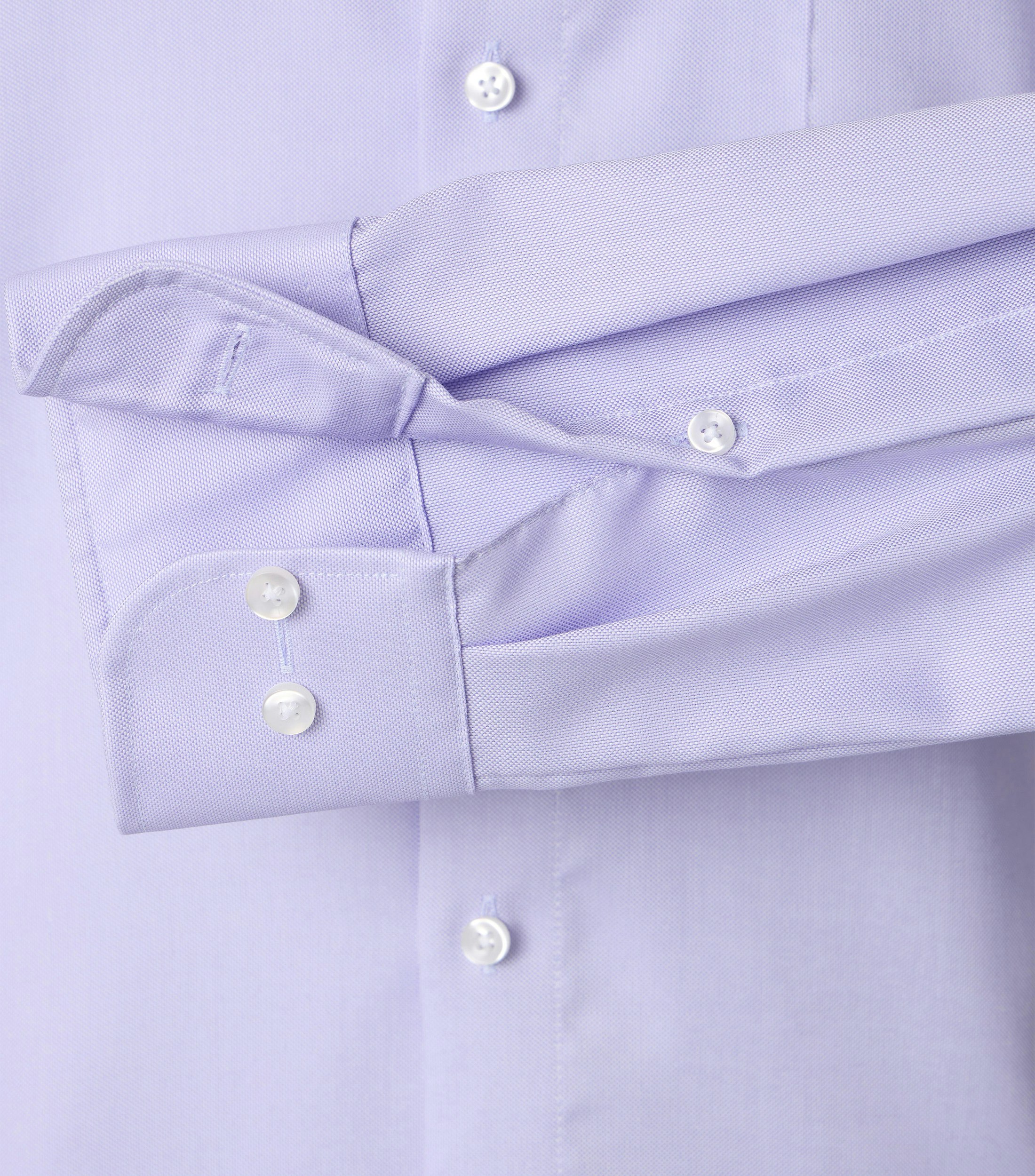 Ein Businesshemd im uni Muster in der Farbe Flieder
