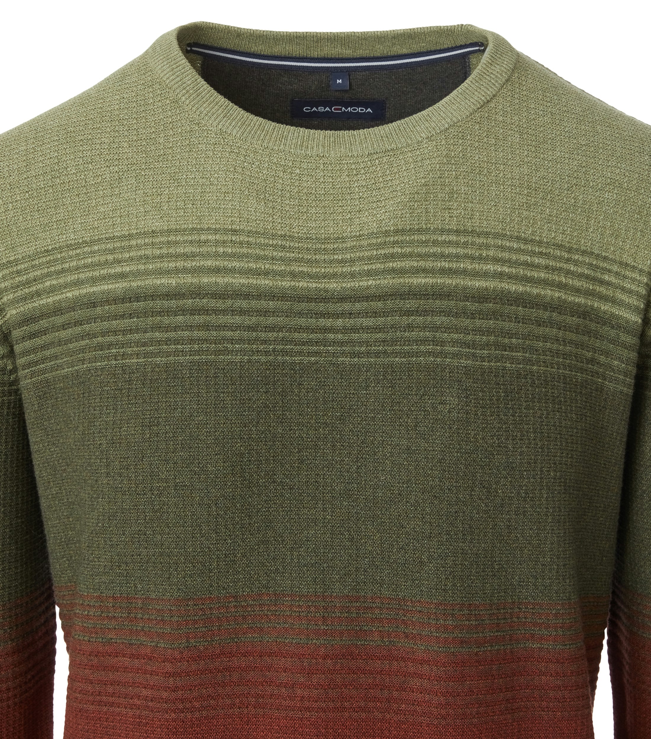 Das Model trägt ein Pullover im gestreift Muster in der Farbe Dunkelgrün