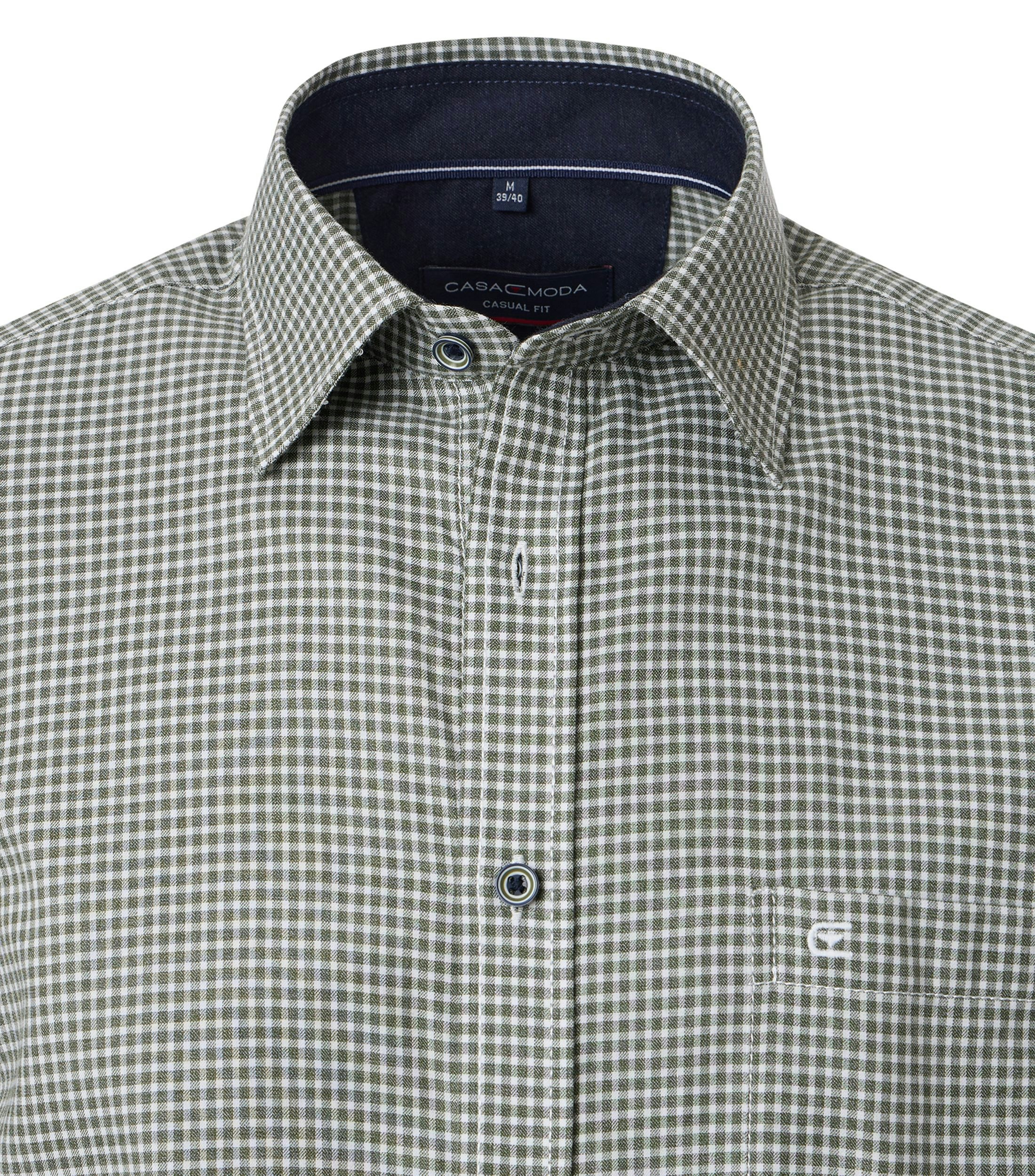 Ein Freizeithemd im kariert Muster in der Farbe Grün