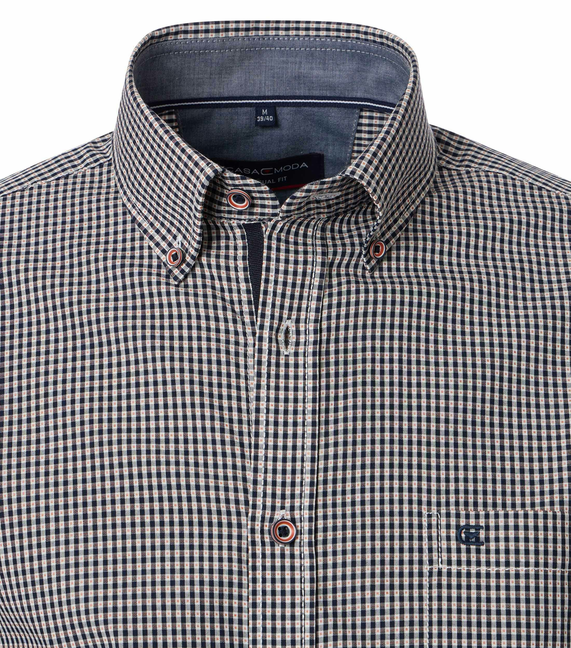 Ein Freizeithemd im kariert Muster in der Farbe Hellrot