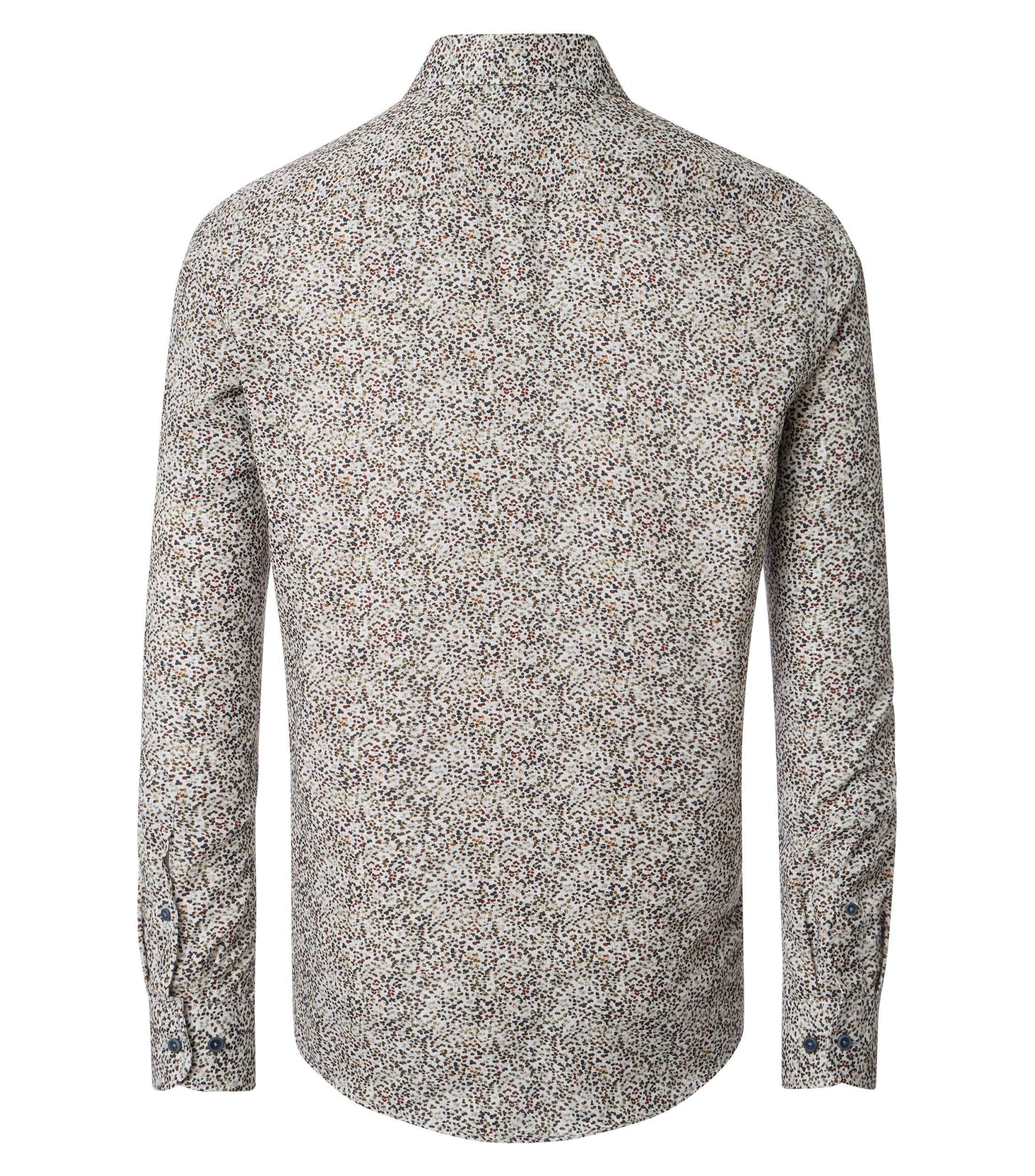 Ein Freizeithemd im Print Muster in der Farbe Rot