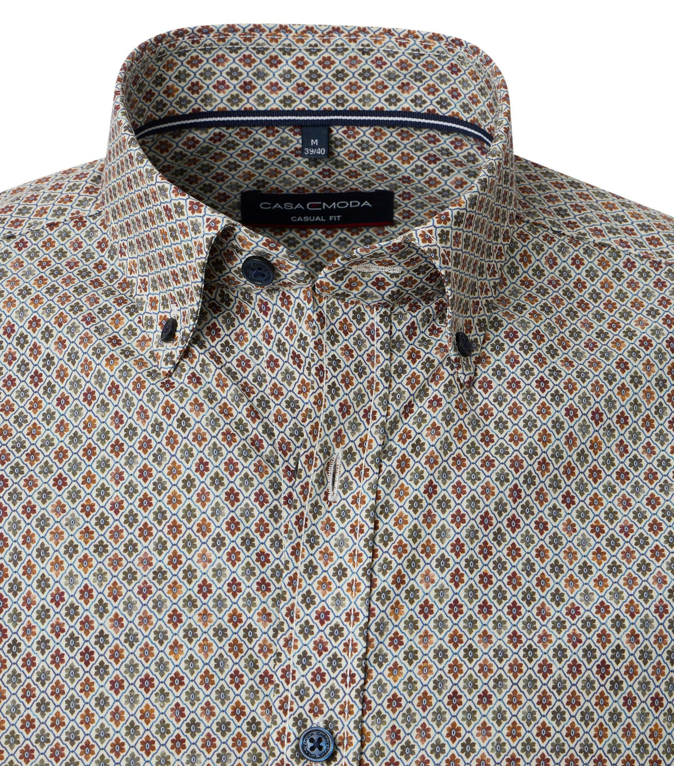 Ein Freizeithemd im Print Muster in der Farbe Grün