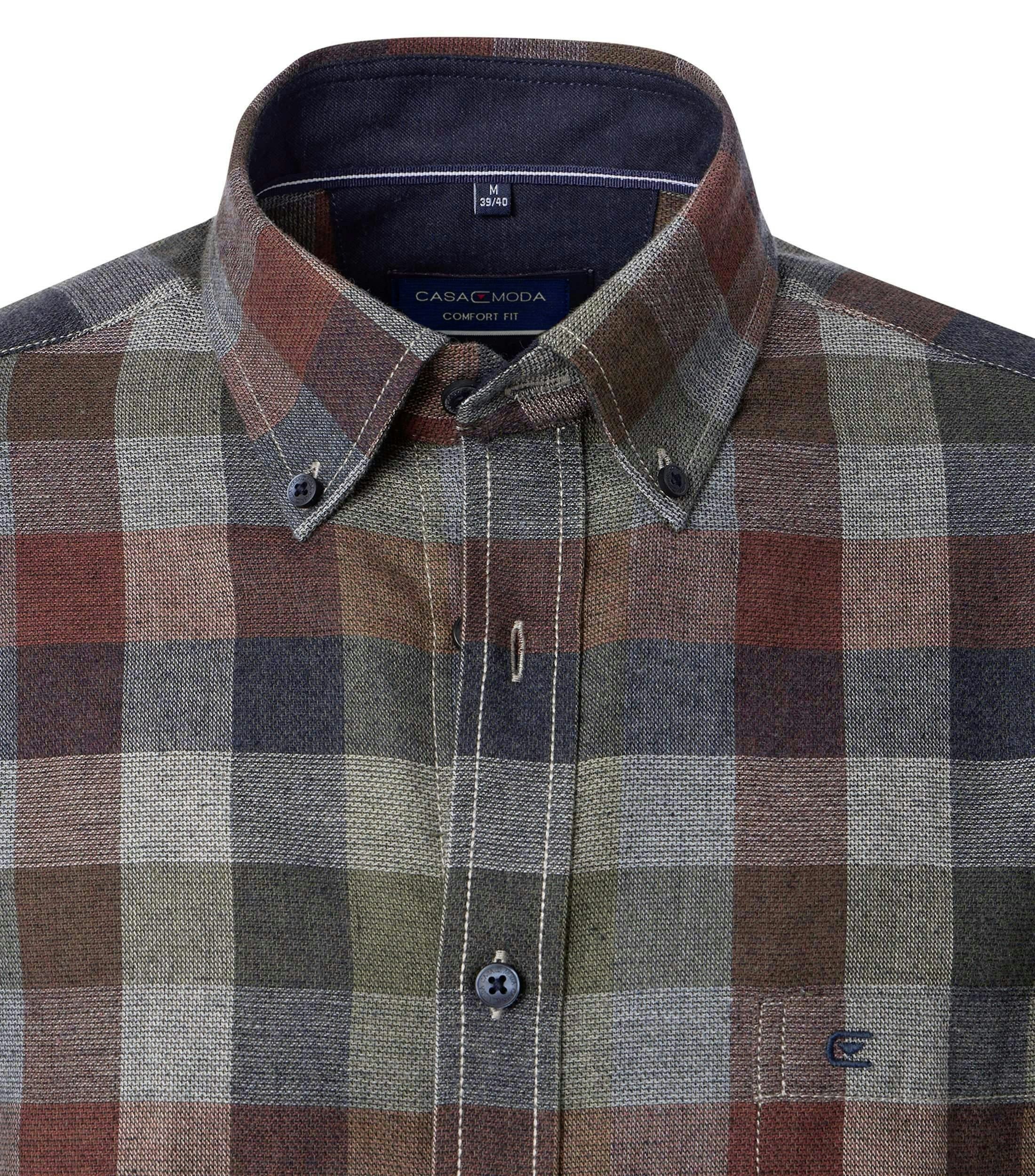 Ein Freizeithemd im kariert Muster in der Farbe Orange