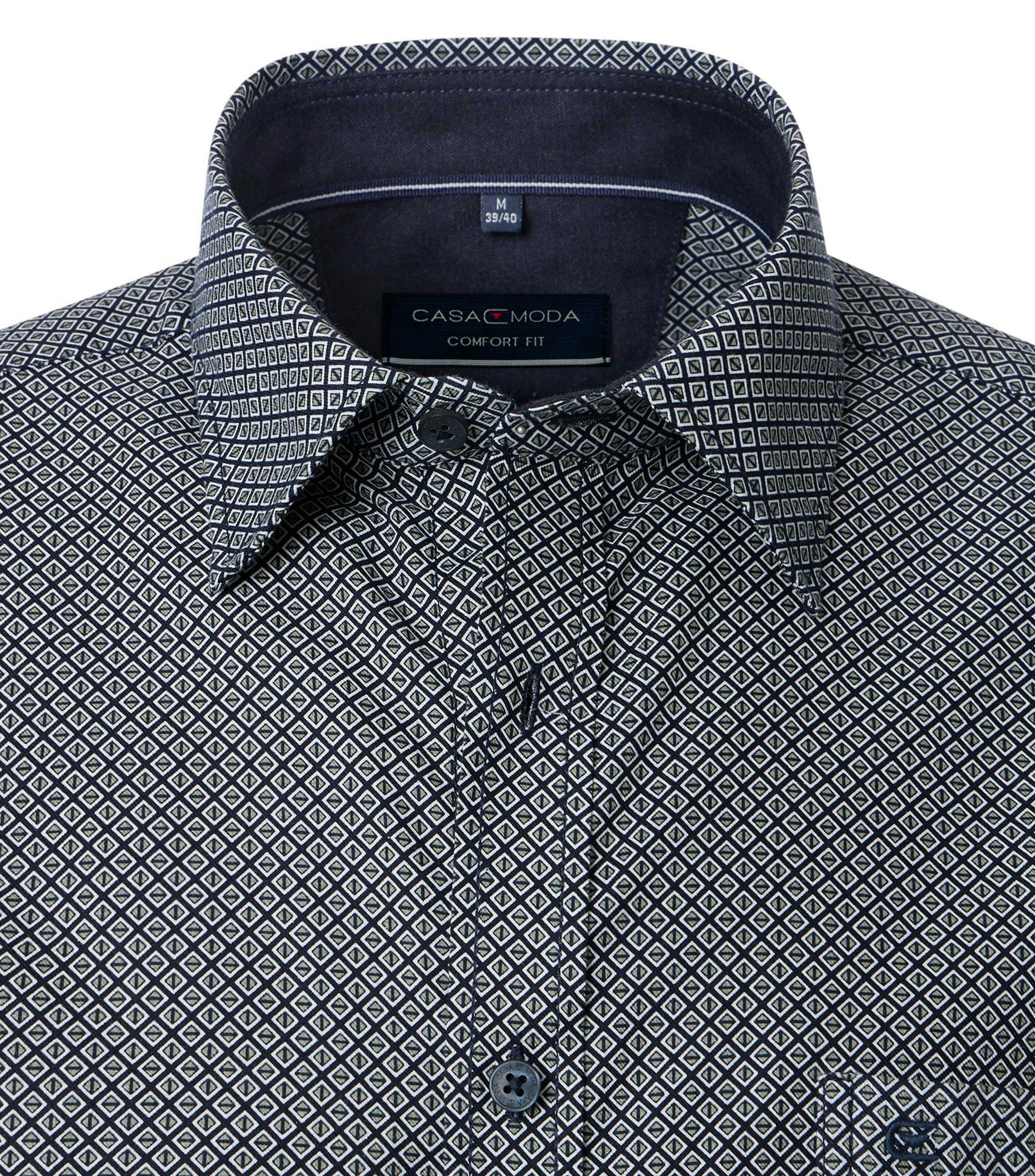 Ein Freizeithemd im Print Muster in der Farbe Grün