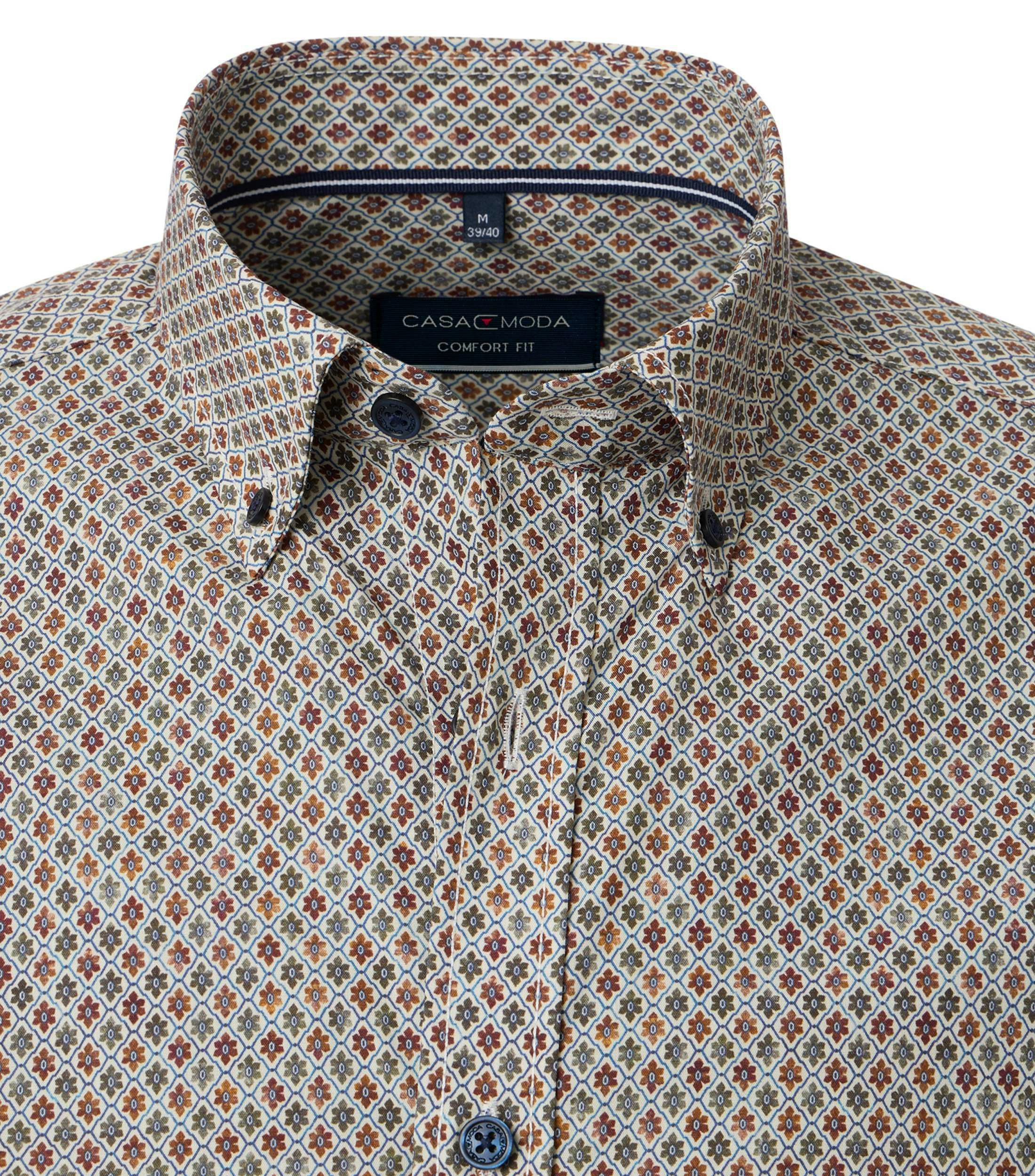 Ein Freizeithemd im Print Muster in der Farbe Grün