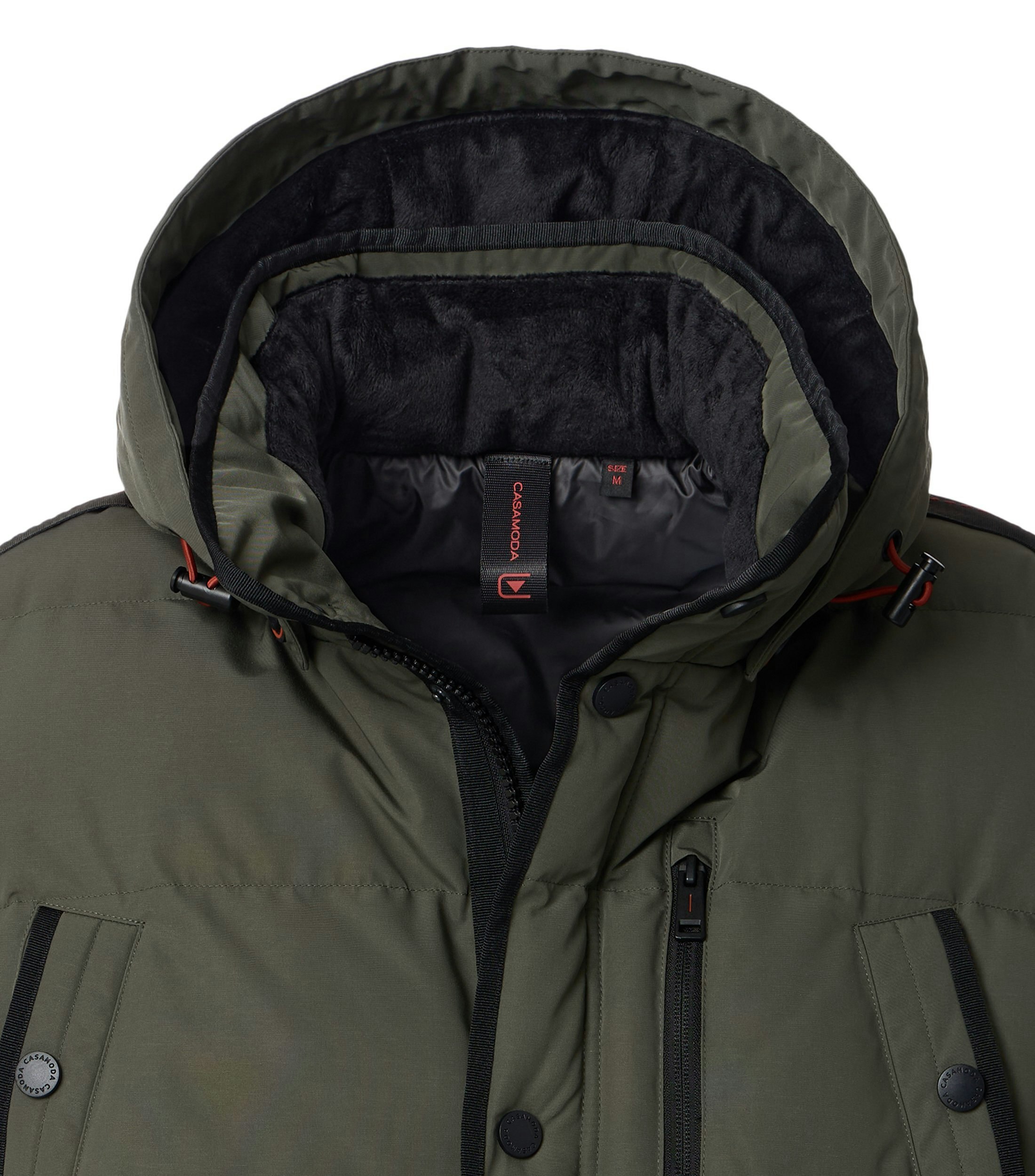 Das Model trägt eine Jacke im uni Muster in der Farbe Grün