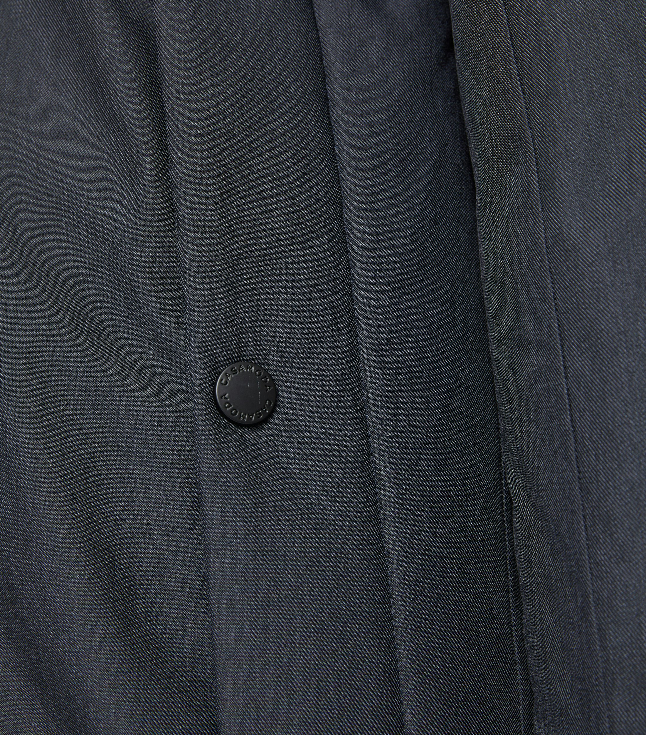 Ein Jacke im uni Muster in der Farbe Blau