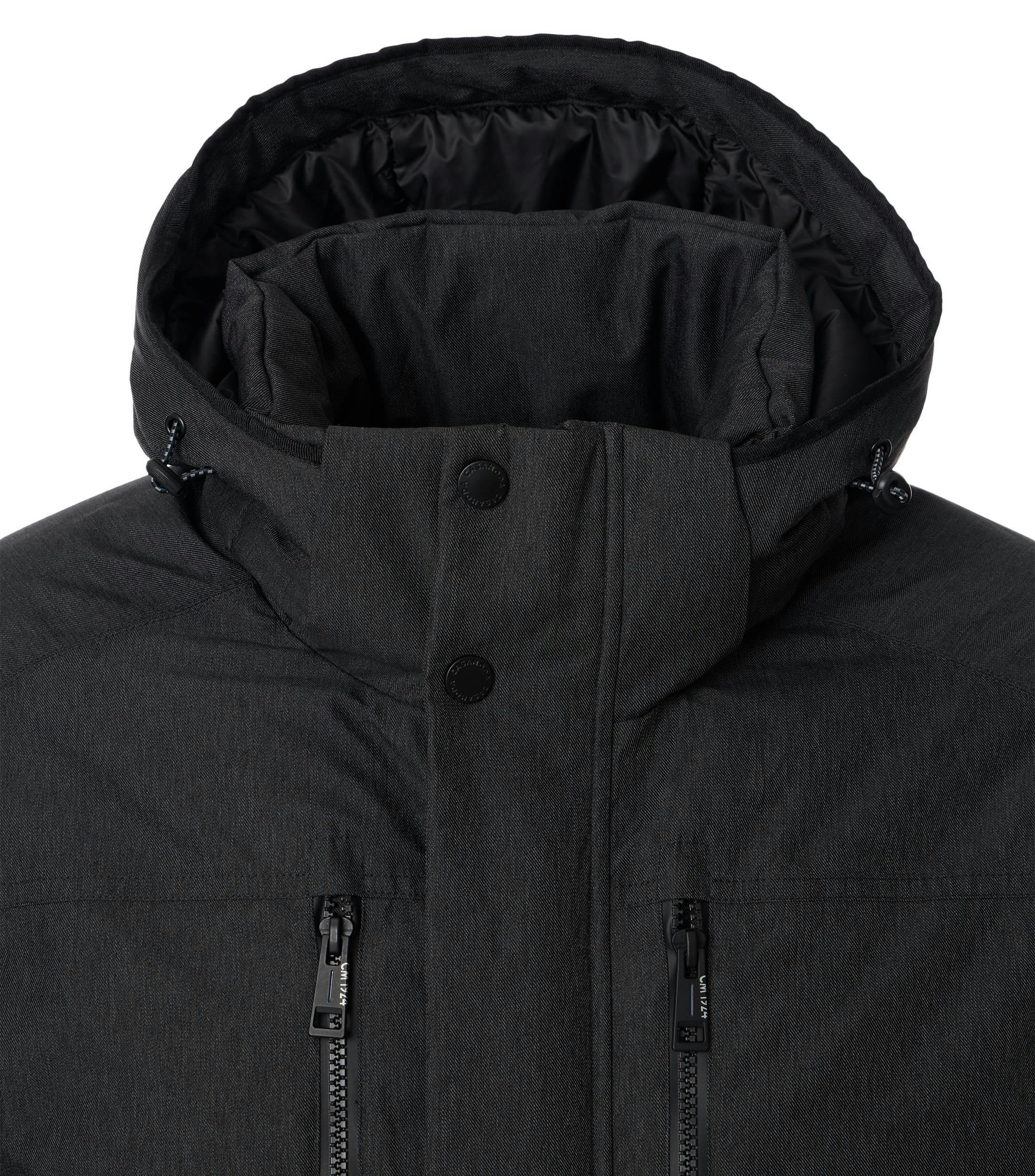 Ein Jacke im uni Muster in der Farbe Schwarz