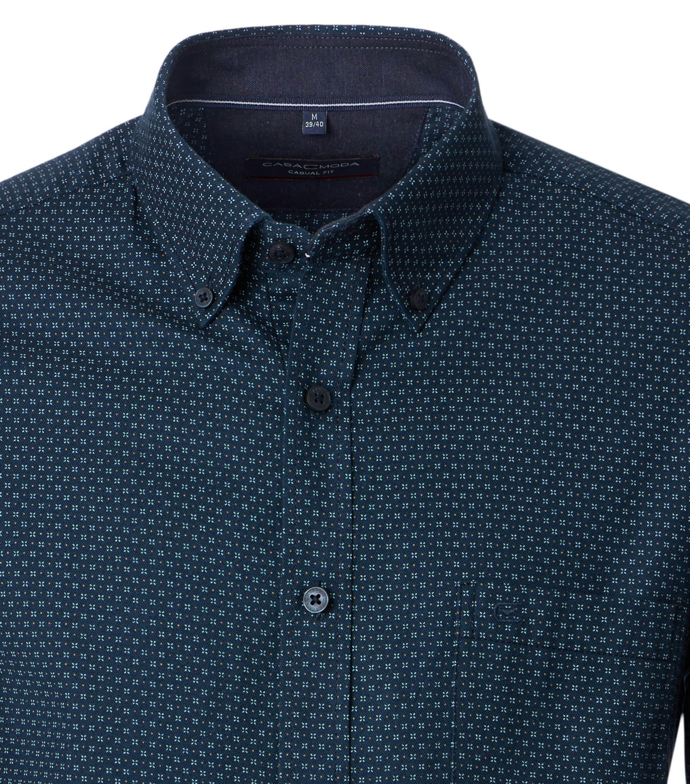 Ein Freizeithemd im Print Muster in der Farbe Dunkelblau