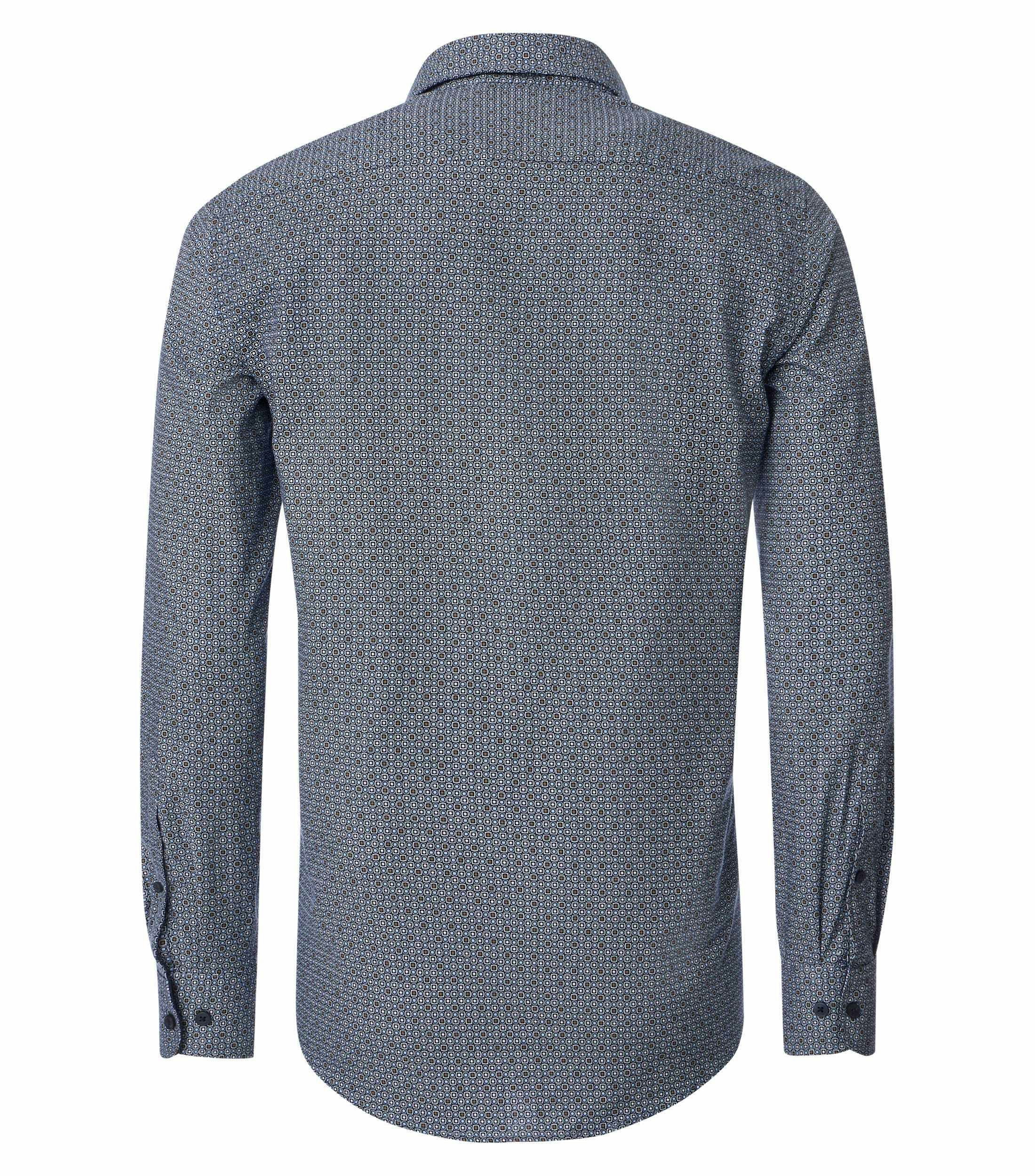 Ein Freizeithemd im Print Muster in der Farbe Blau