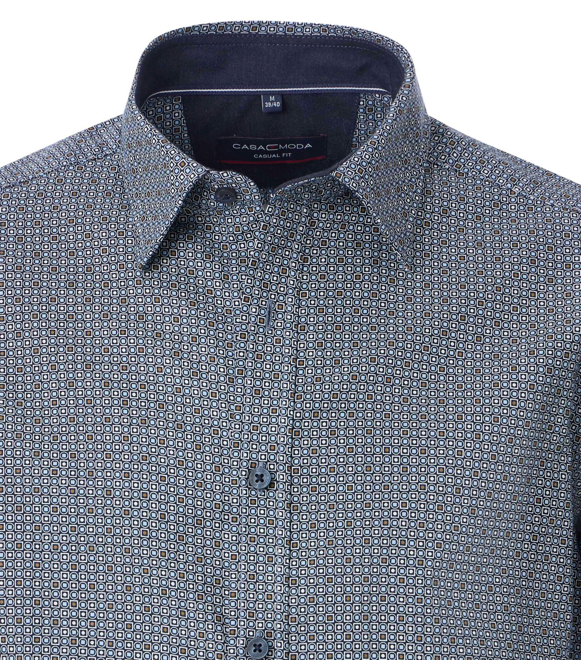 Ein Freizeithemd im Print Muster in der Farbe Blau