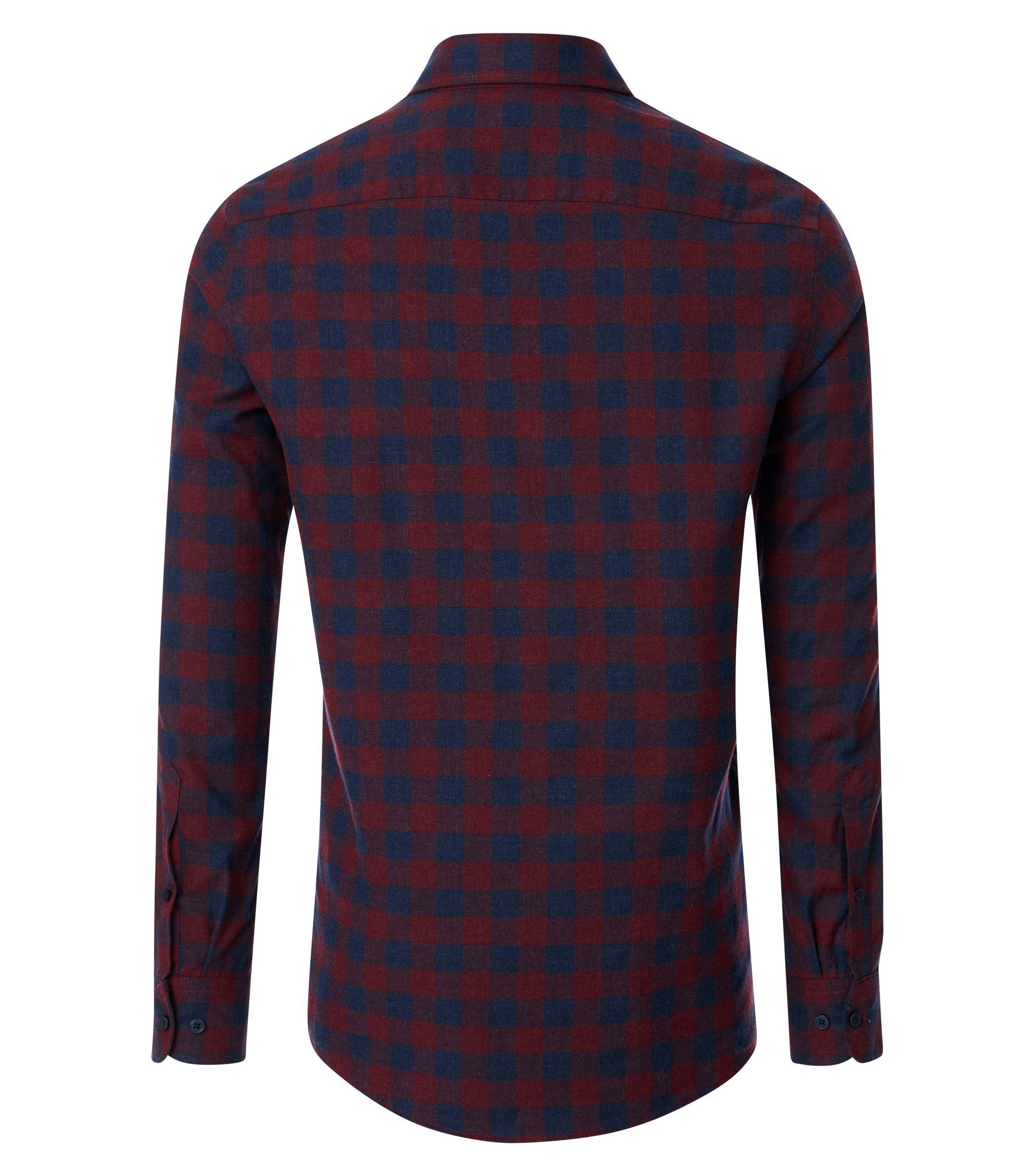 Ein Freizeithemd im kariert Muster in der Farbe Rot