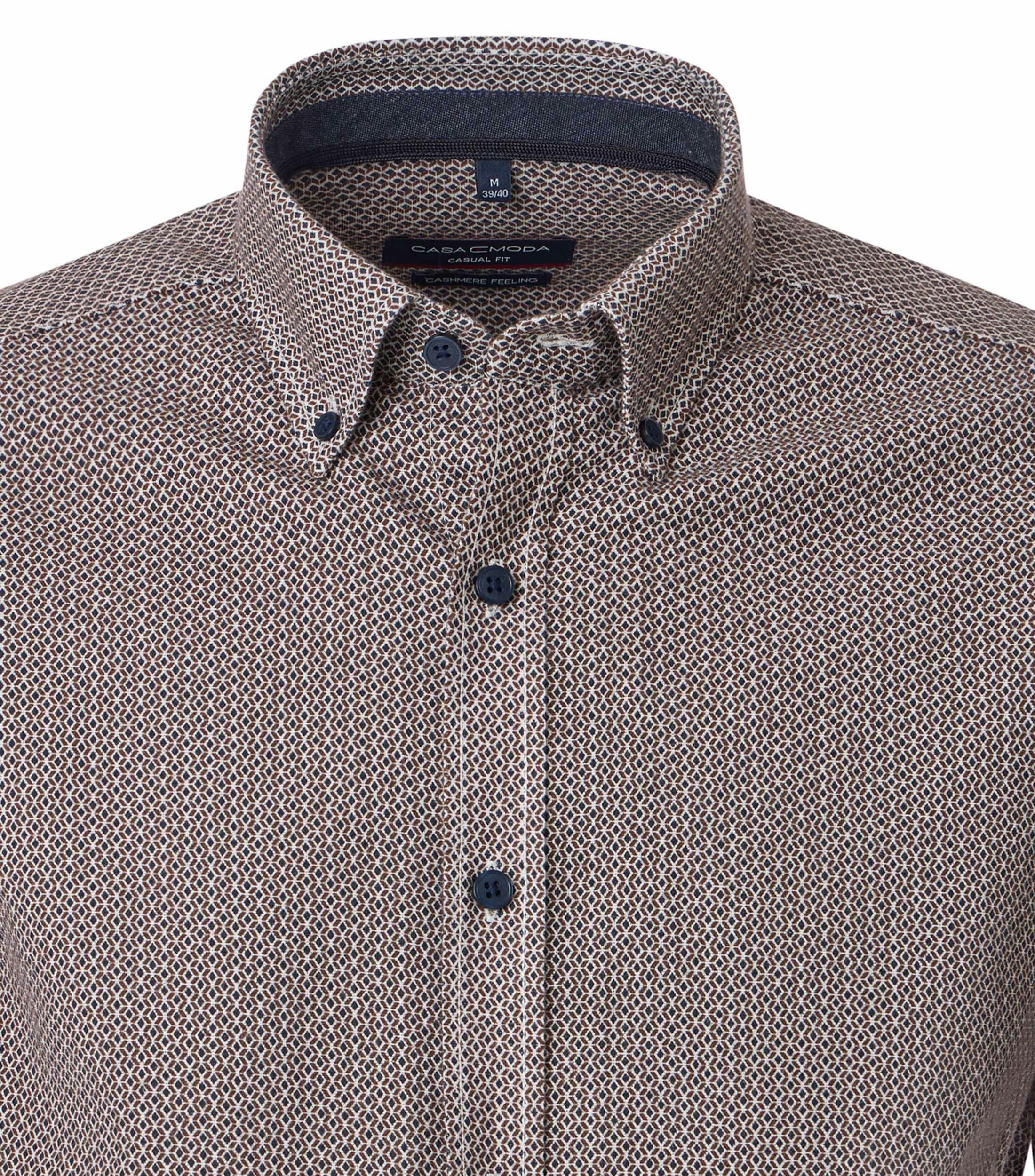 Ein Freizeithemd im Print Muster in der Farbe Braun