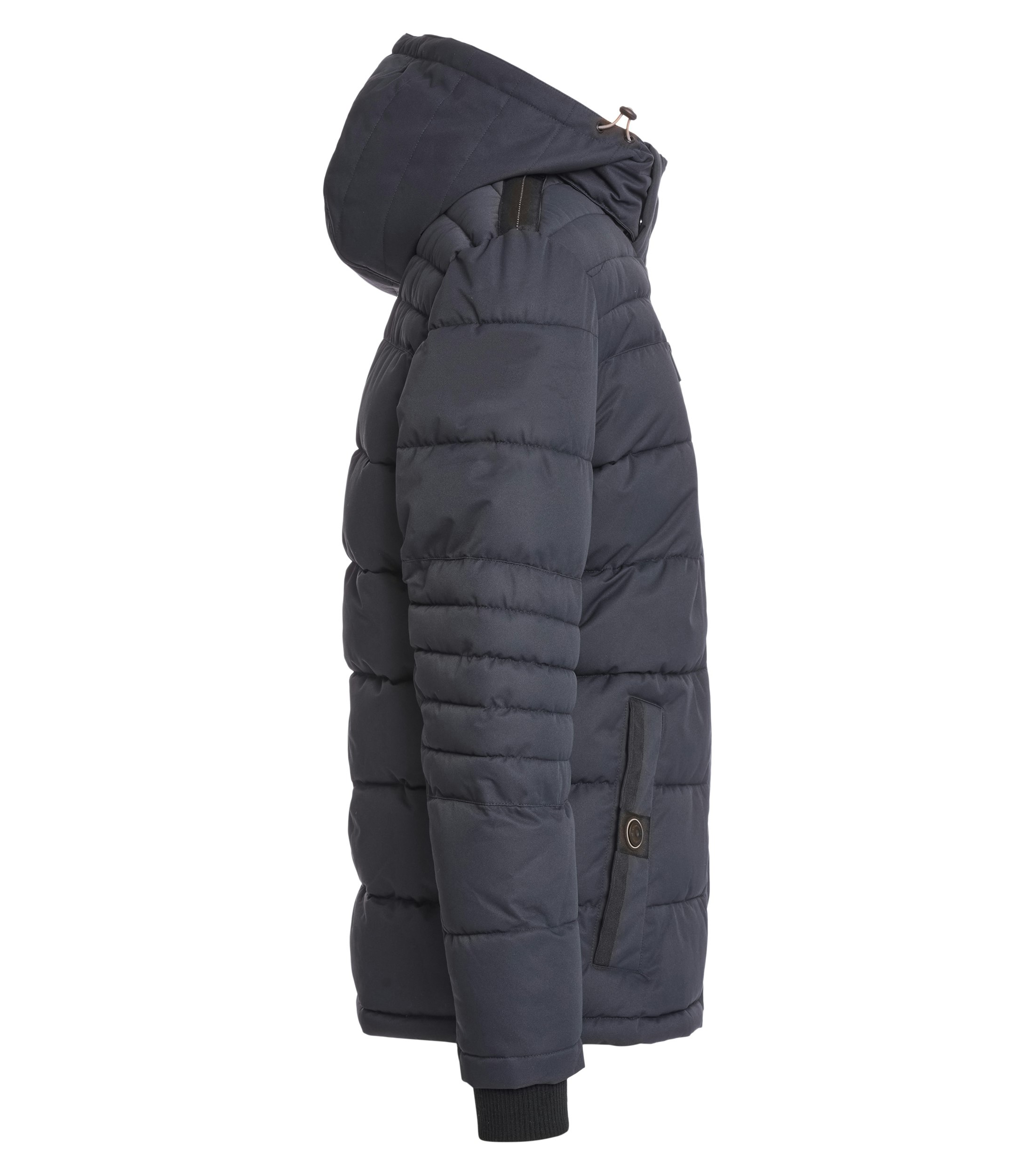 Das Model trägt eine Jacke im uni Muster in der Farbe Dunkelblau