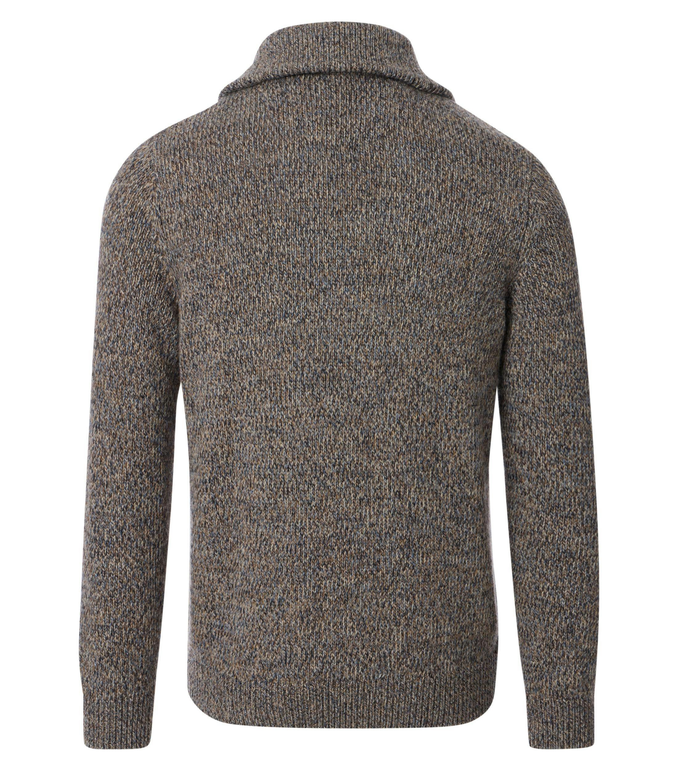Das Model trägt ein Pullover im uni Muster in der Farbe Beige