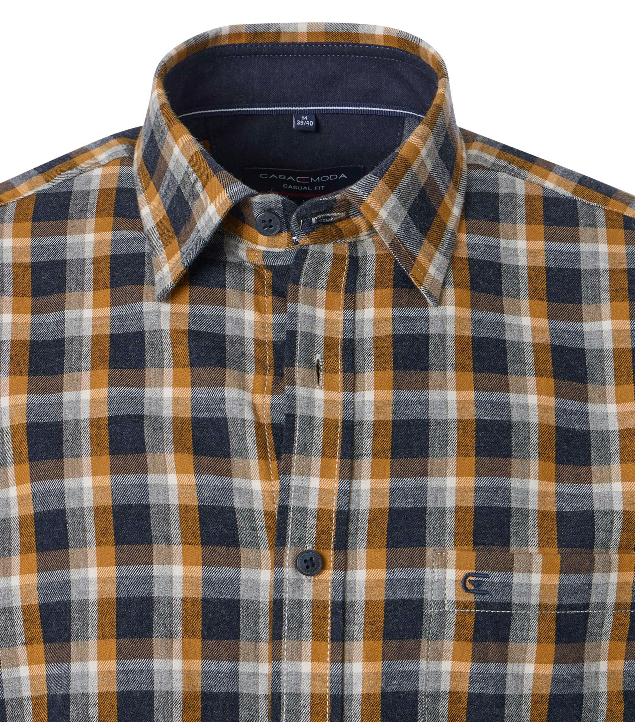 Ein Freizeithemd im kariert Muster in der Farbe Gelb