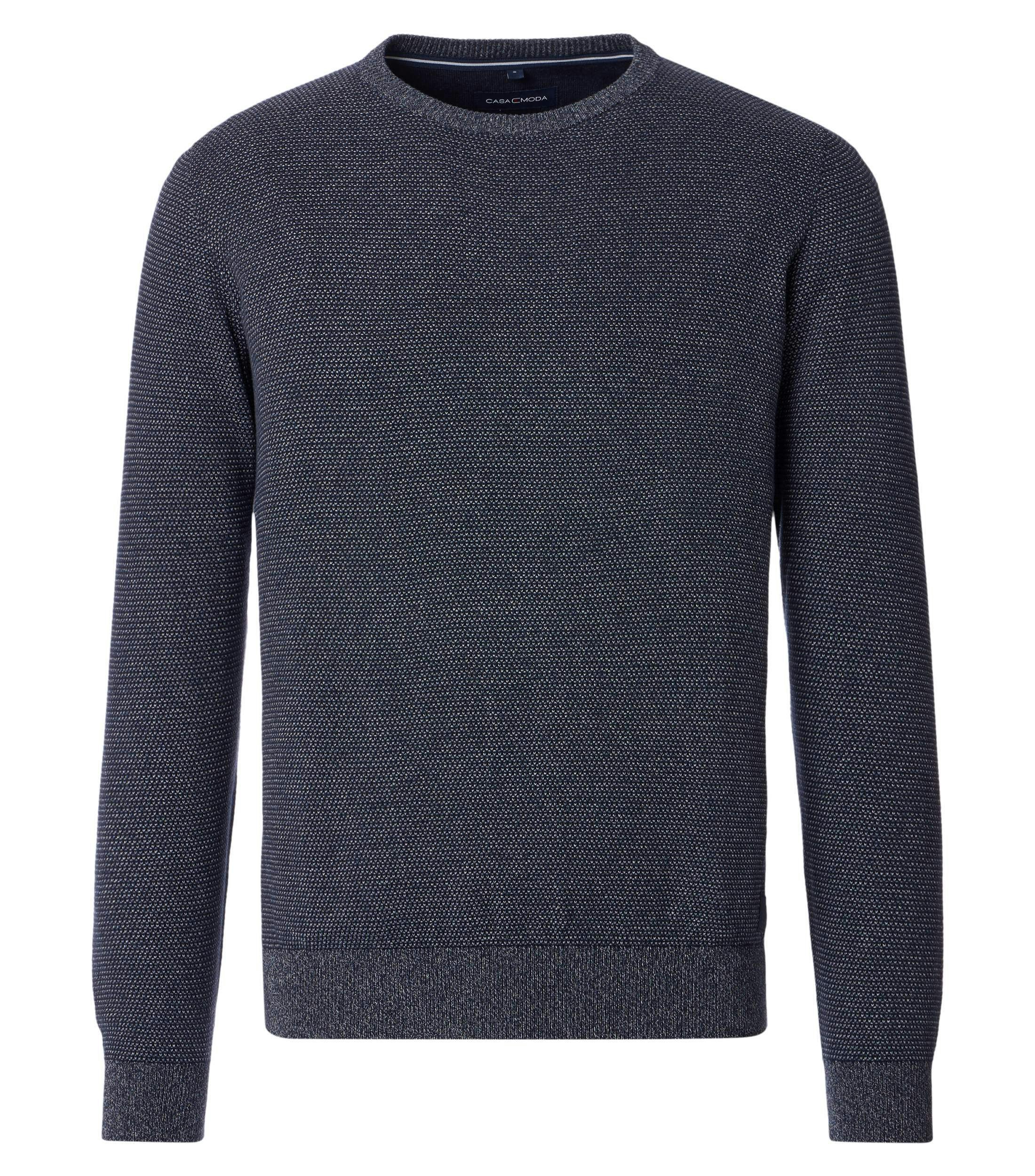 Das Model trägt ein Pullover im uni Muster in der Farbe Blau