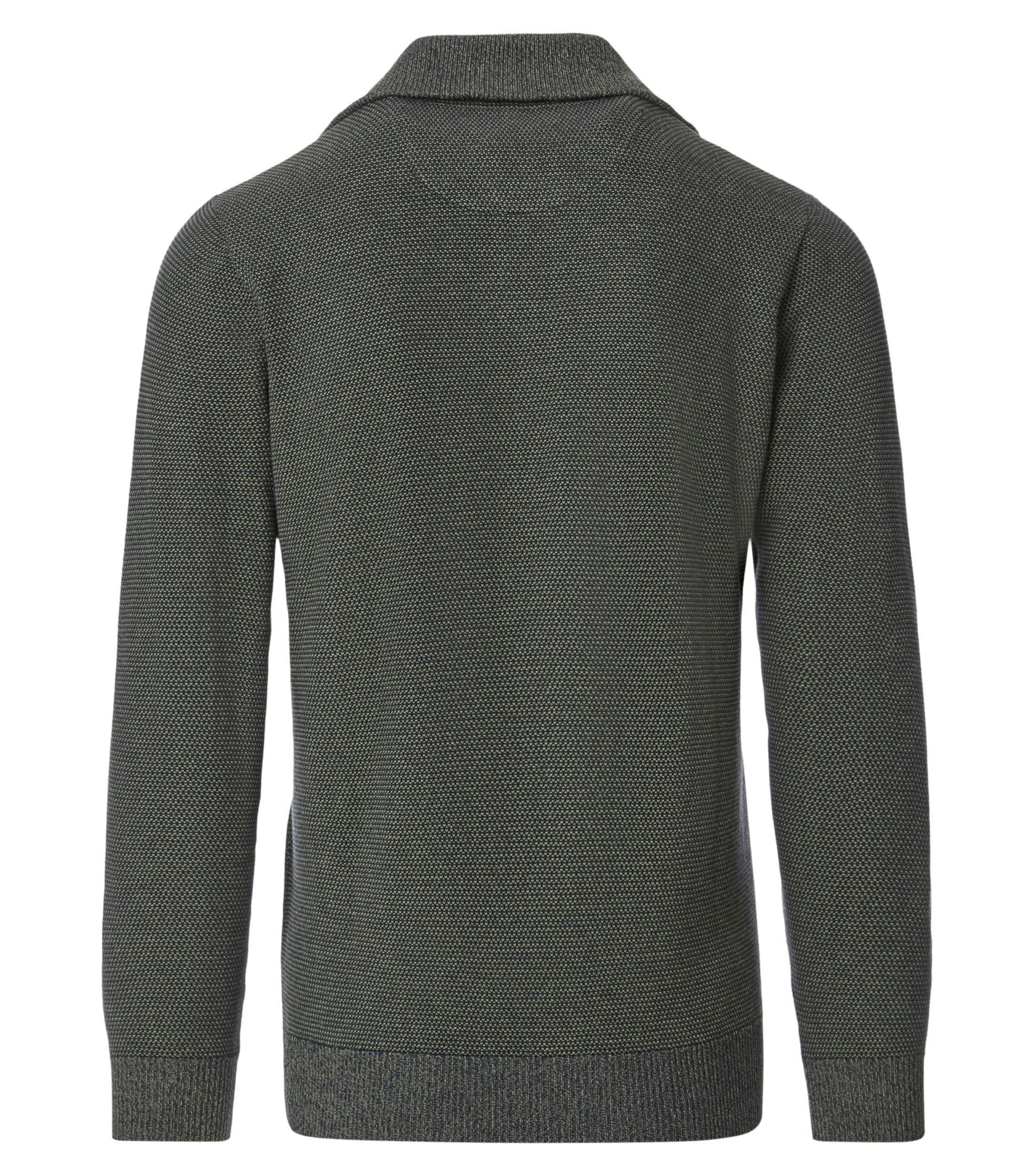 Das Model trägt ein Pullover im uni Muster in der Farbe Grün