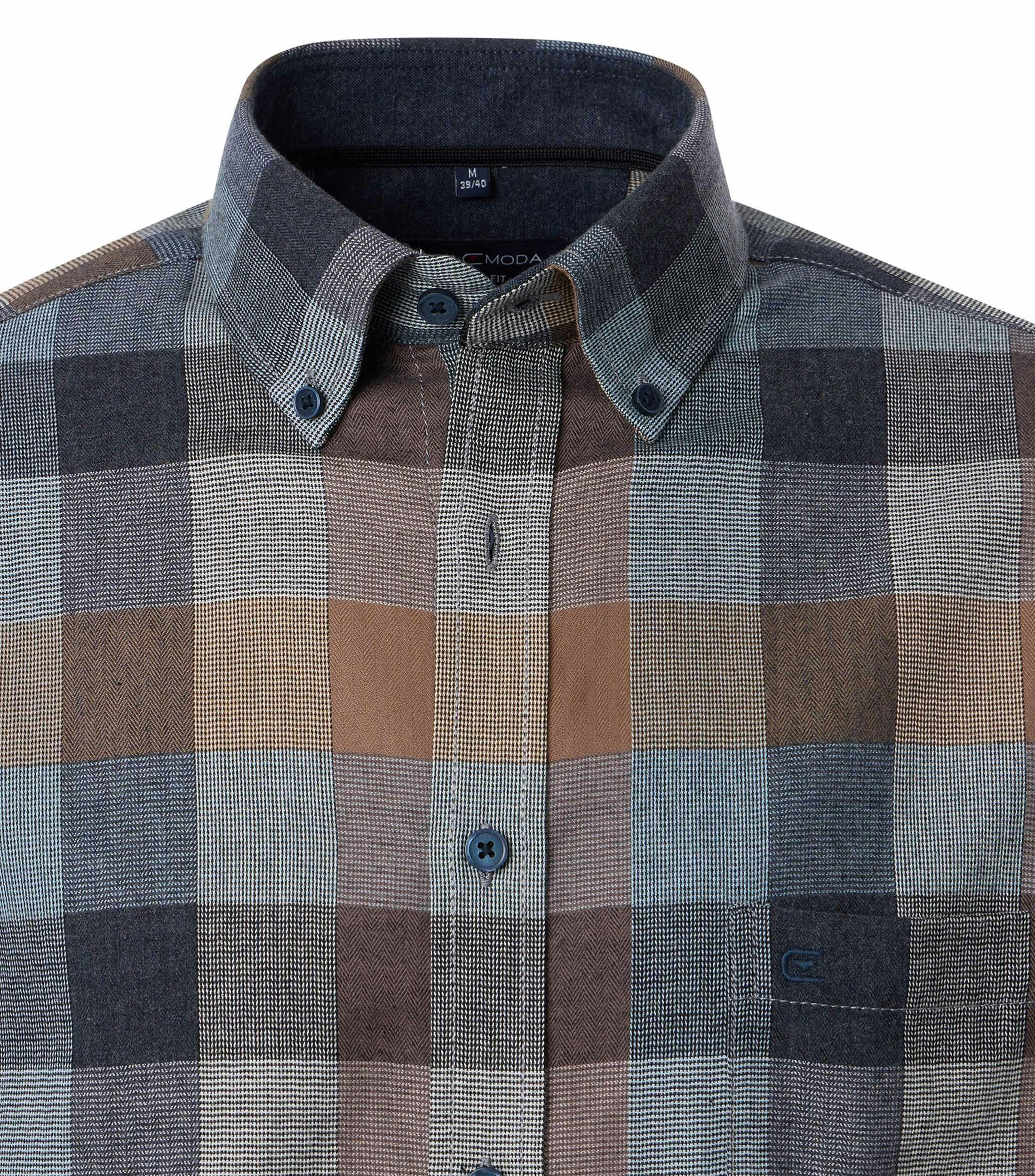 Ein Freizeithemd im kariert Muster in der Farbe Orange