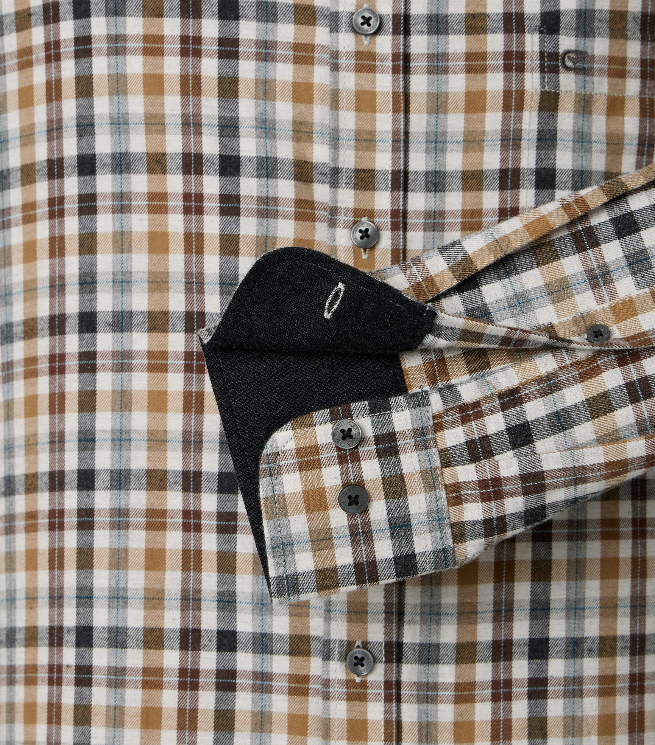 Ein Freizeithemd im kariert Muster in der Farbe Gelb